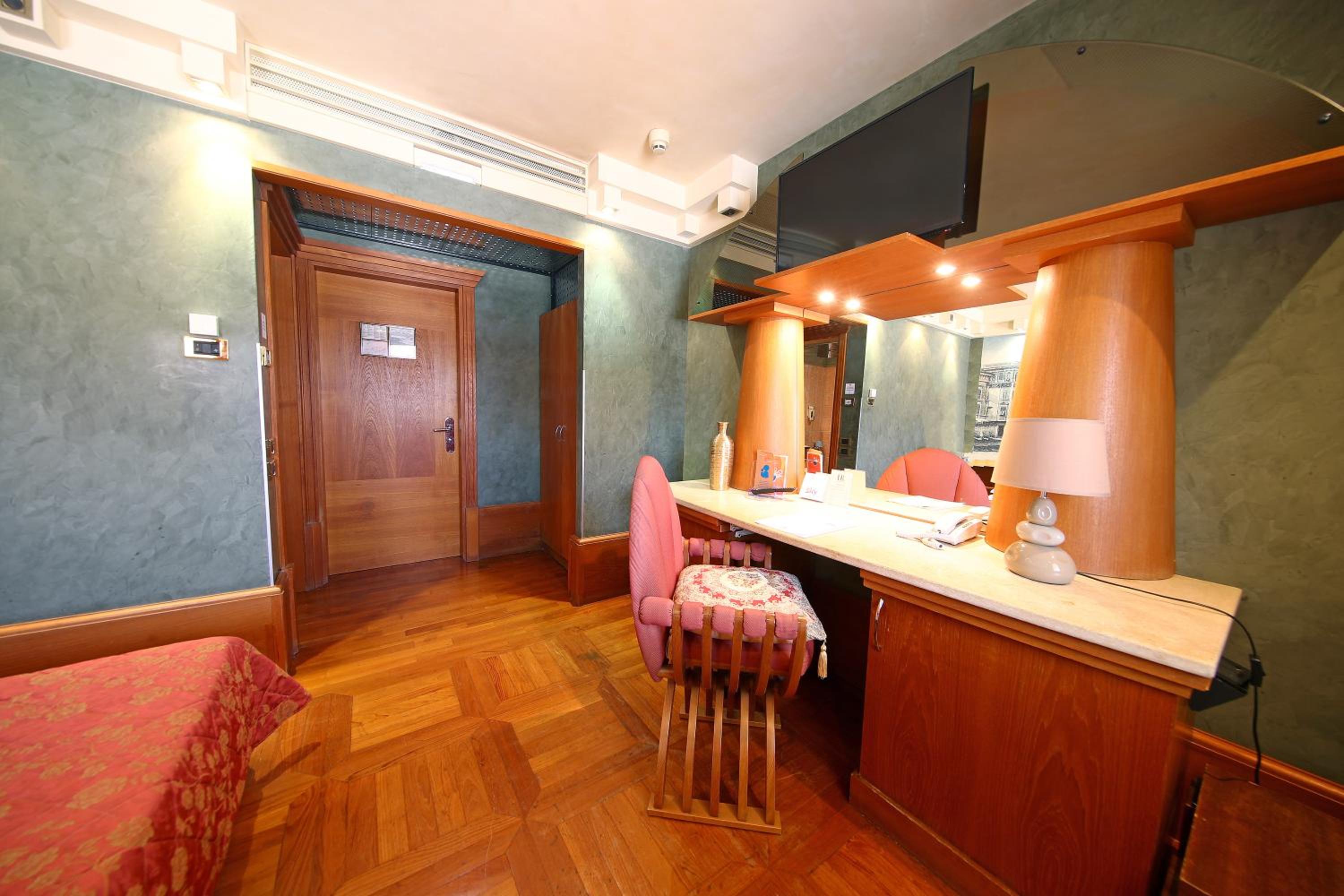 Double or Twin Room - Photo 73