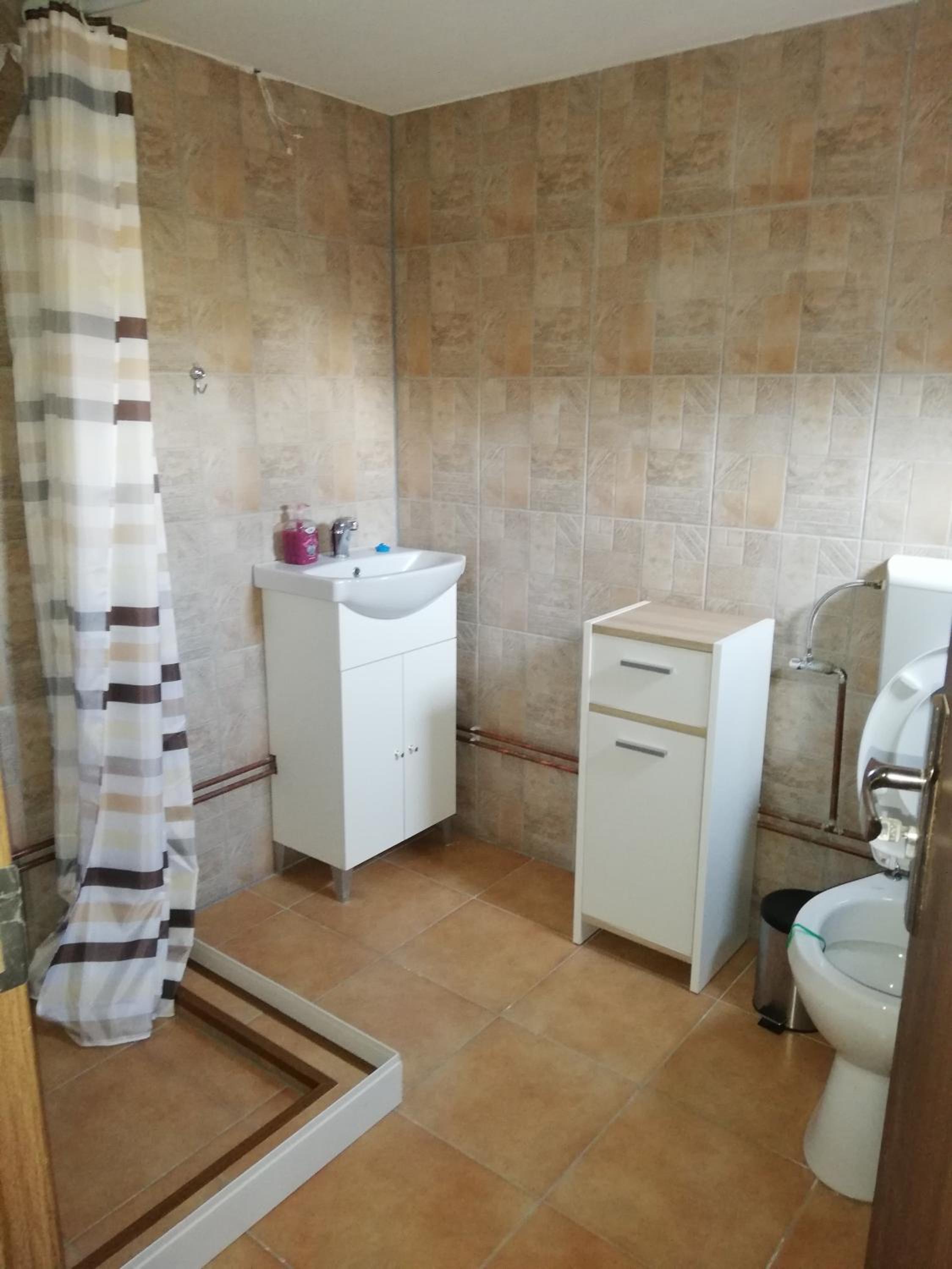 Family Room with Private Bathroom photo 2