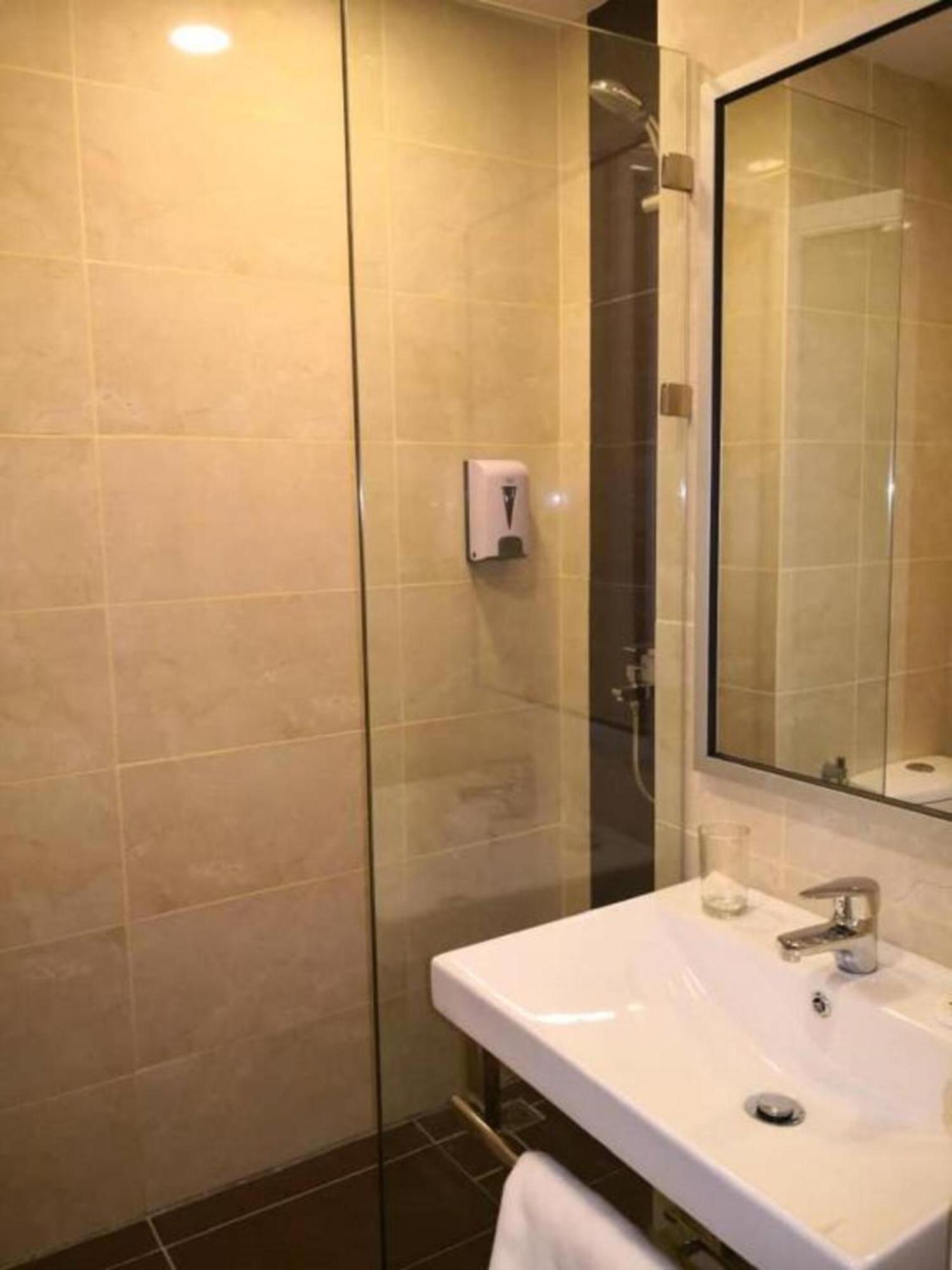 Double Room - Photo 7
