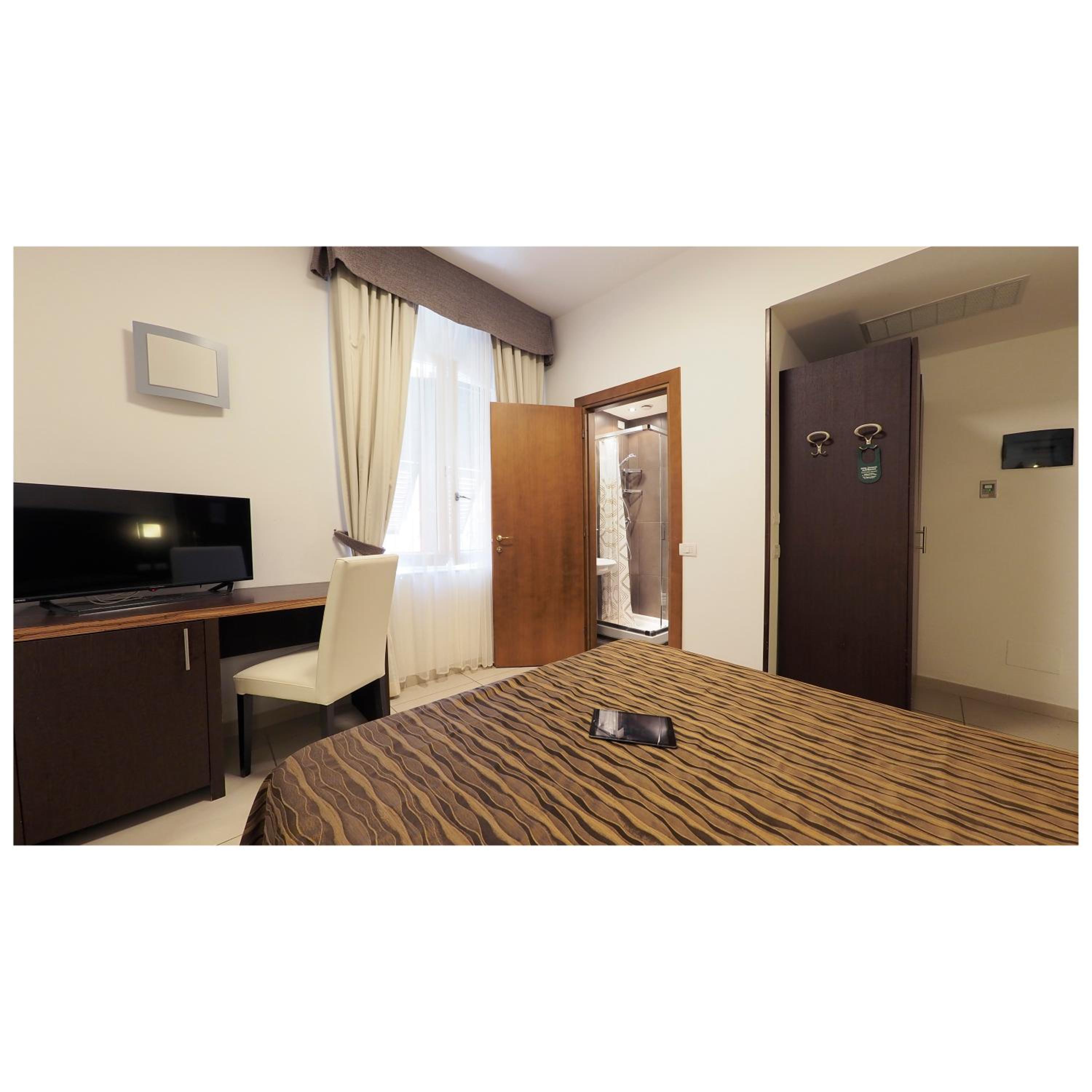 Standard Double or Twin Room - Photo 1