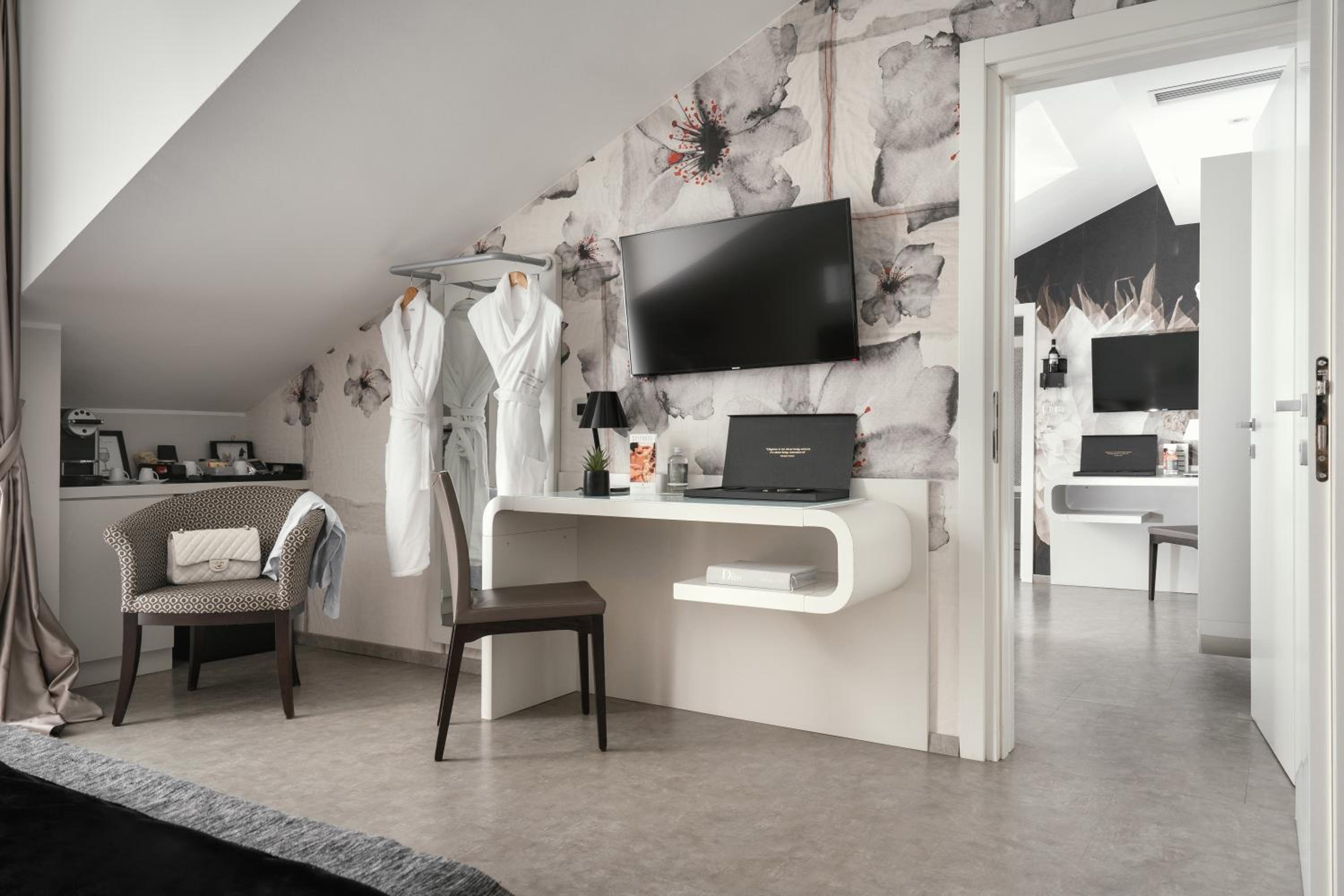 Suite with Hot Tub