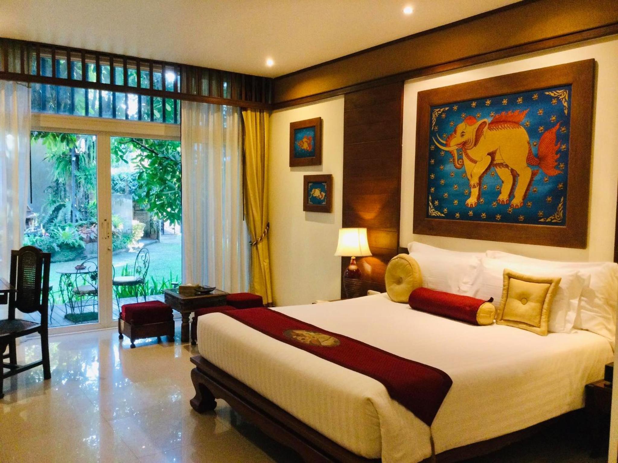 Deluxe Double Room with Balcony - Photo 6