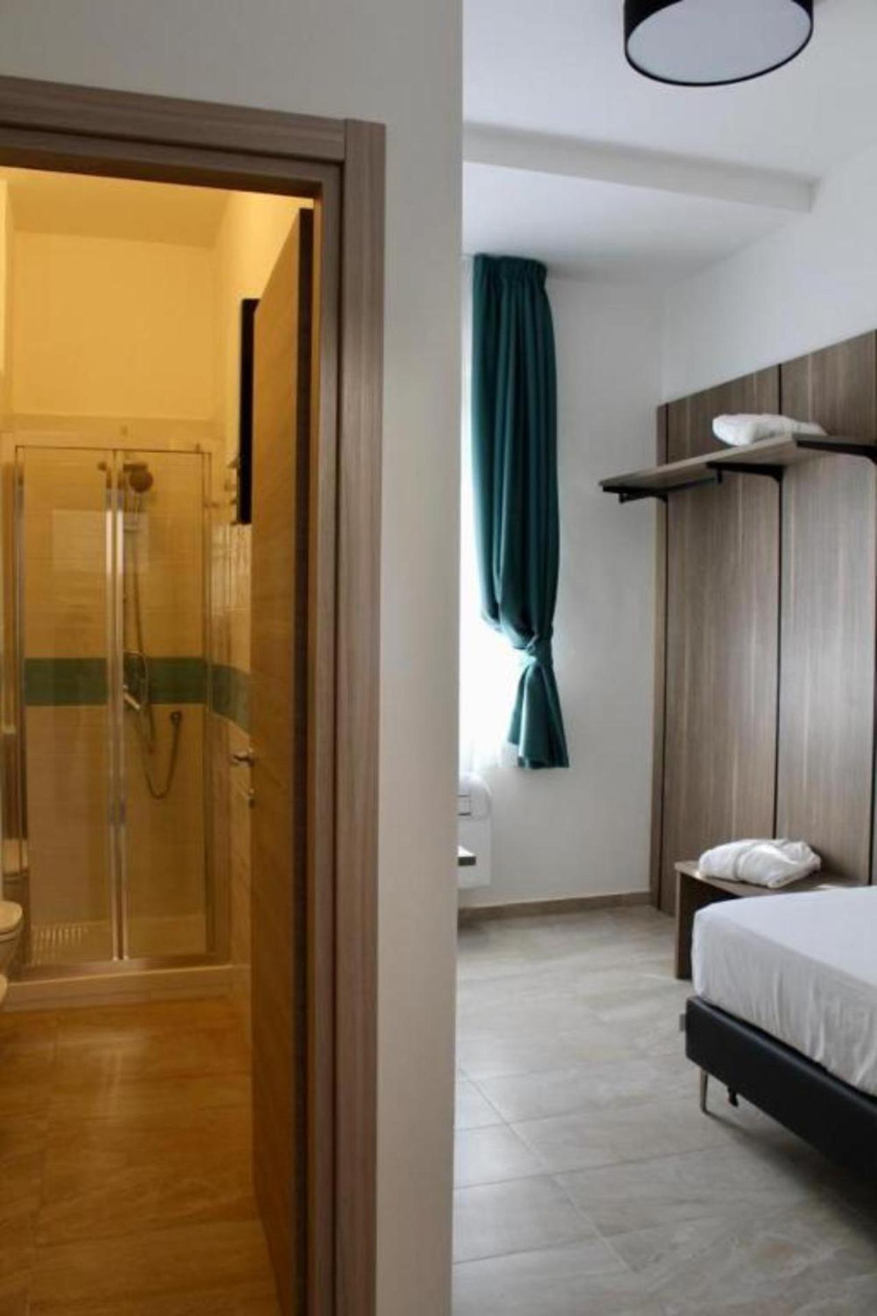 Single Room with Private Bathroom photo 1