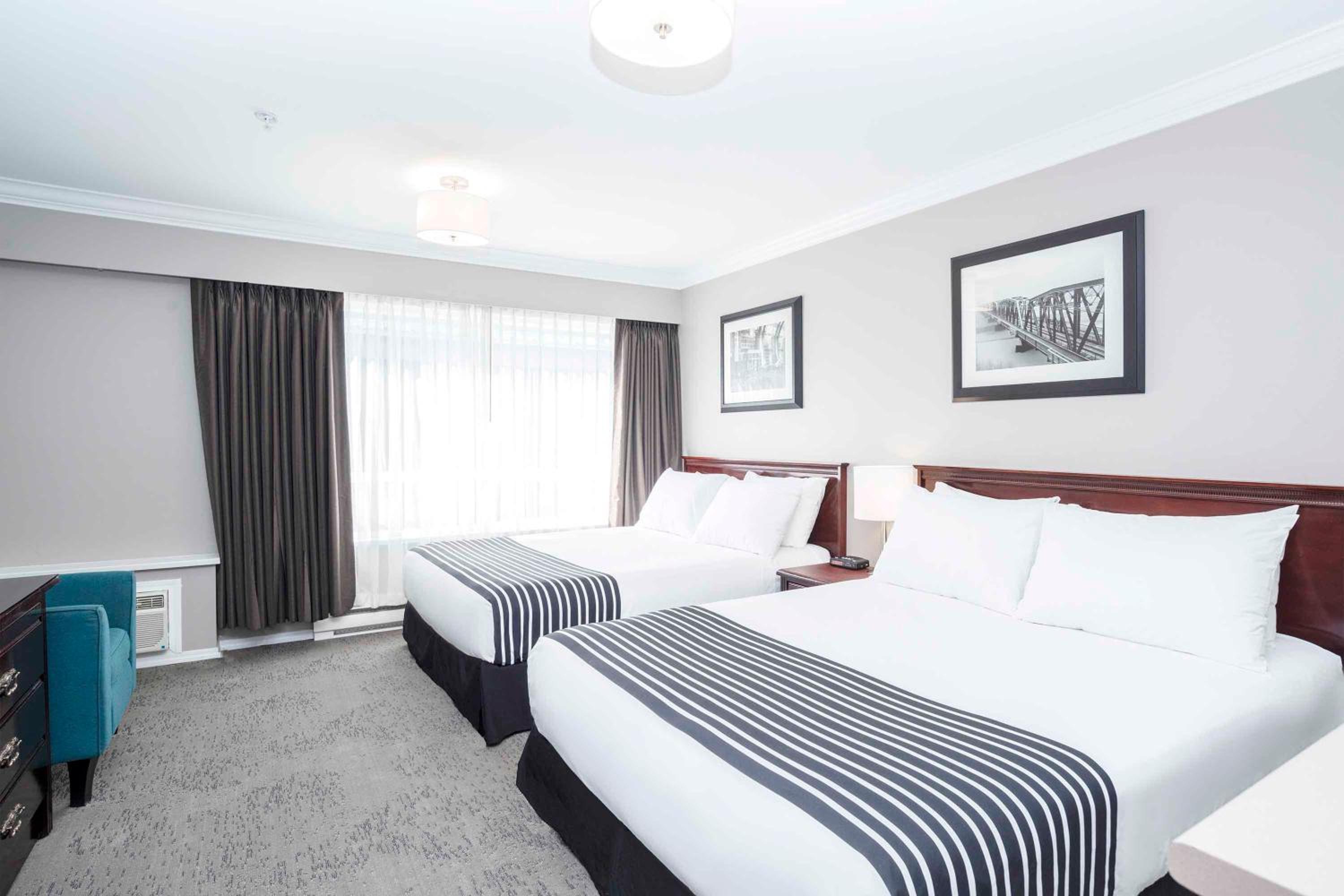 Studio Suite, 2 Queen Beds, Kitchen - Photo 1