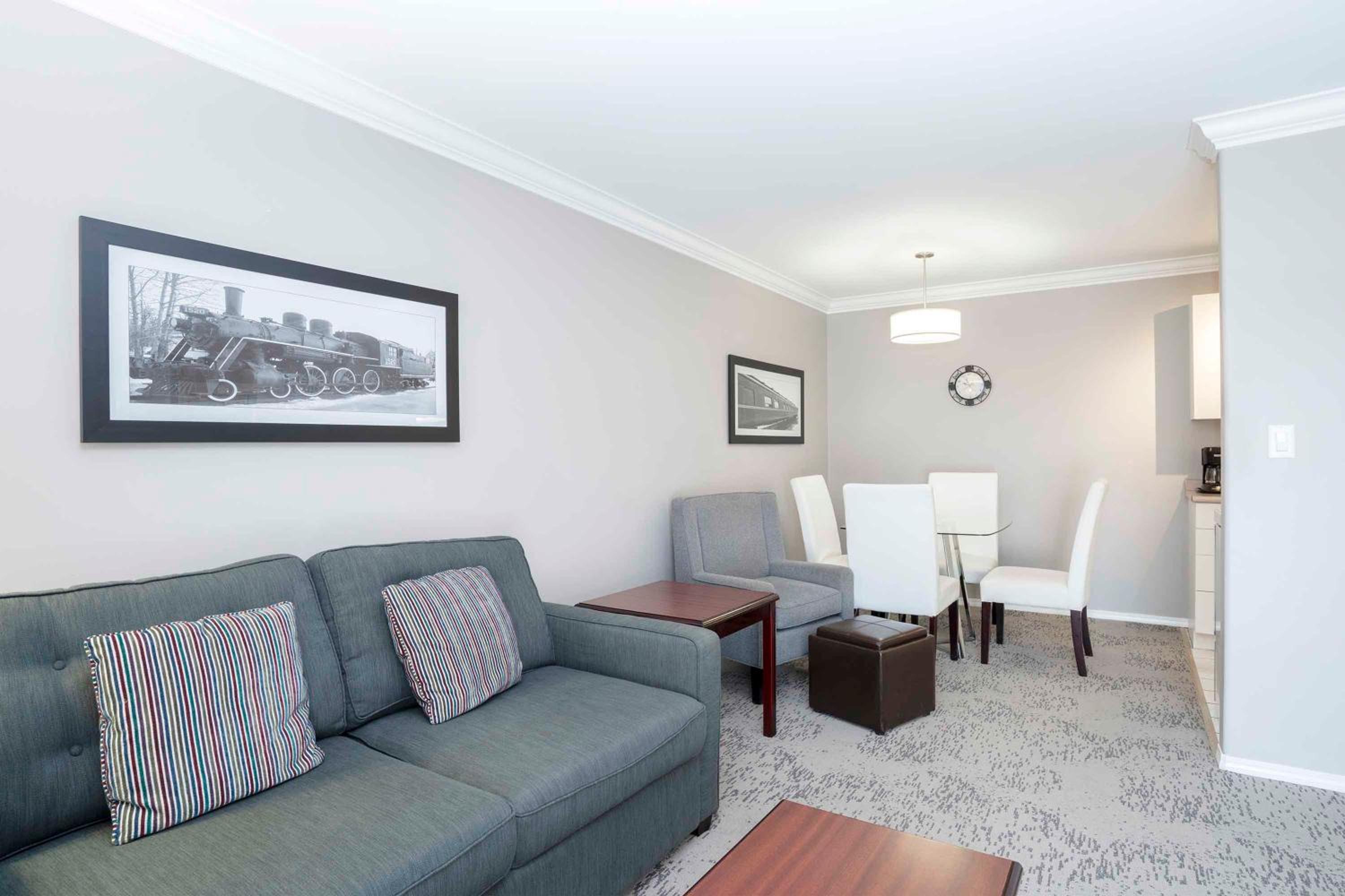 Standard Suite, 1 King Bed, Sofa Bed, Kitchen - Photo 2