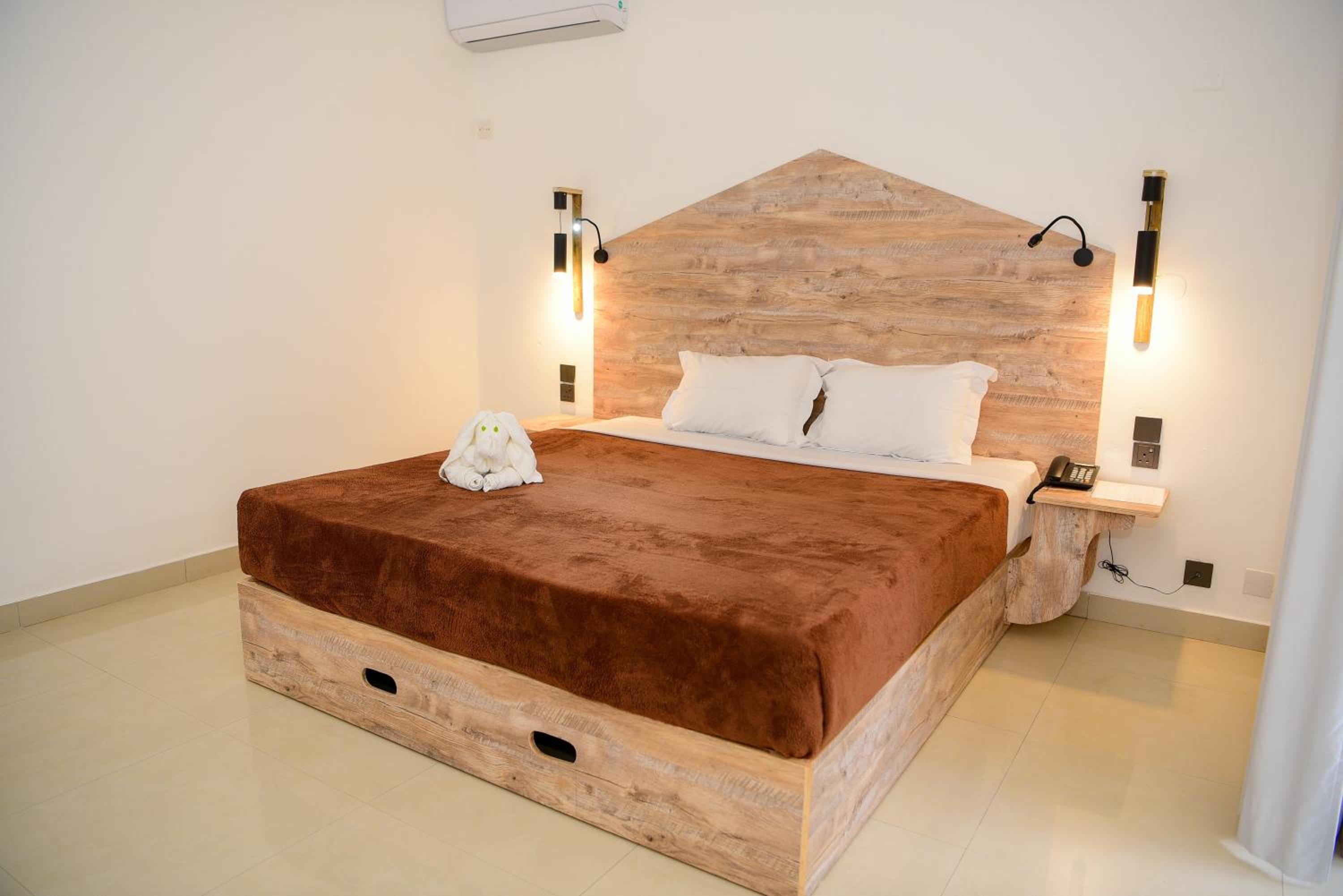 Deluxe Room - Photo 4