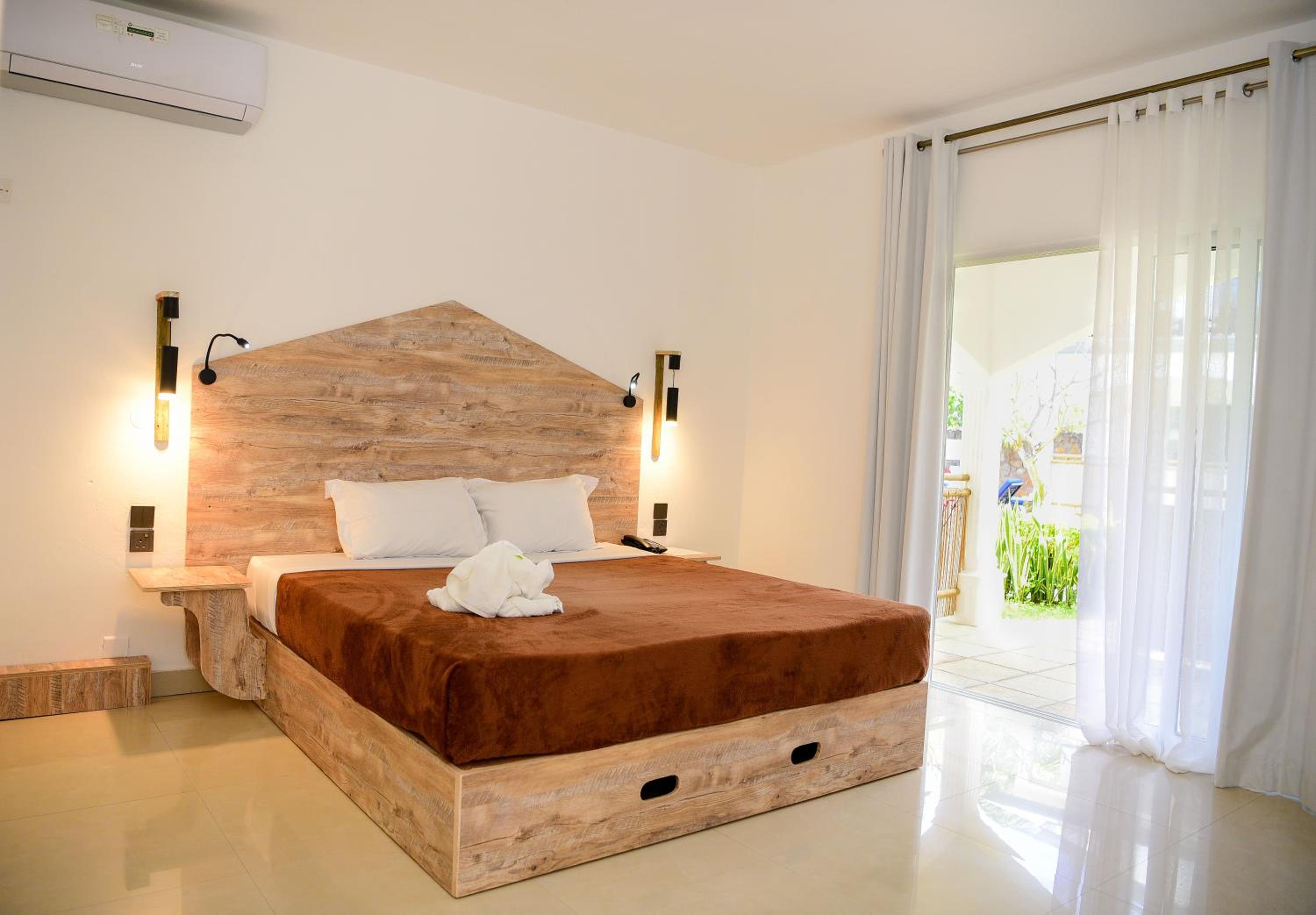 Deluxe Room - Photo 1