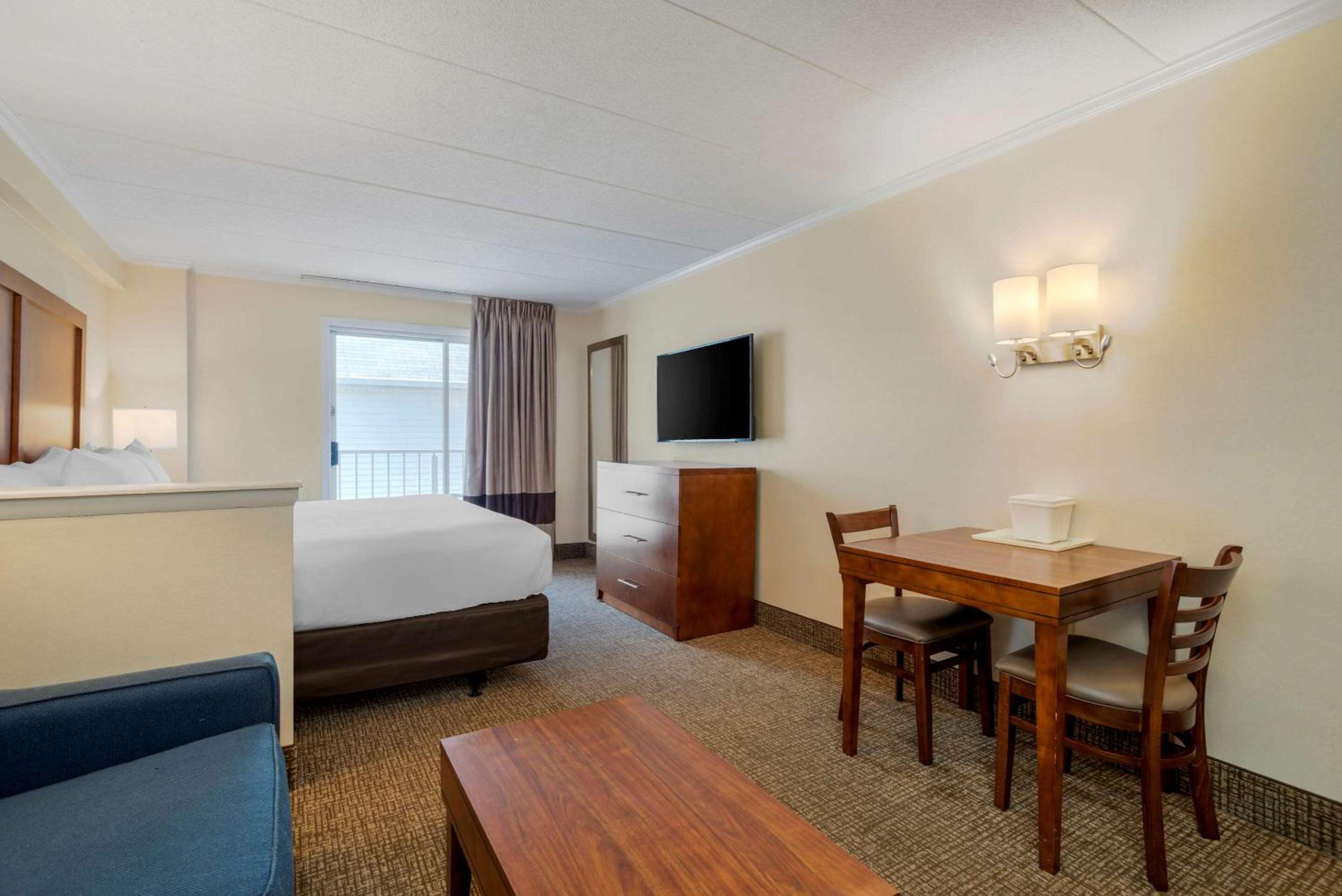 One King Bed with City View - Photo 10