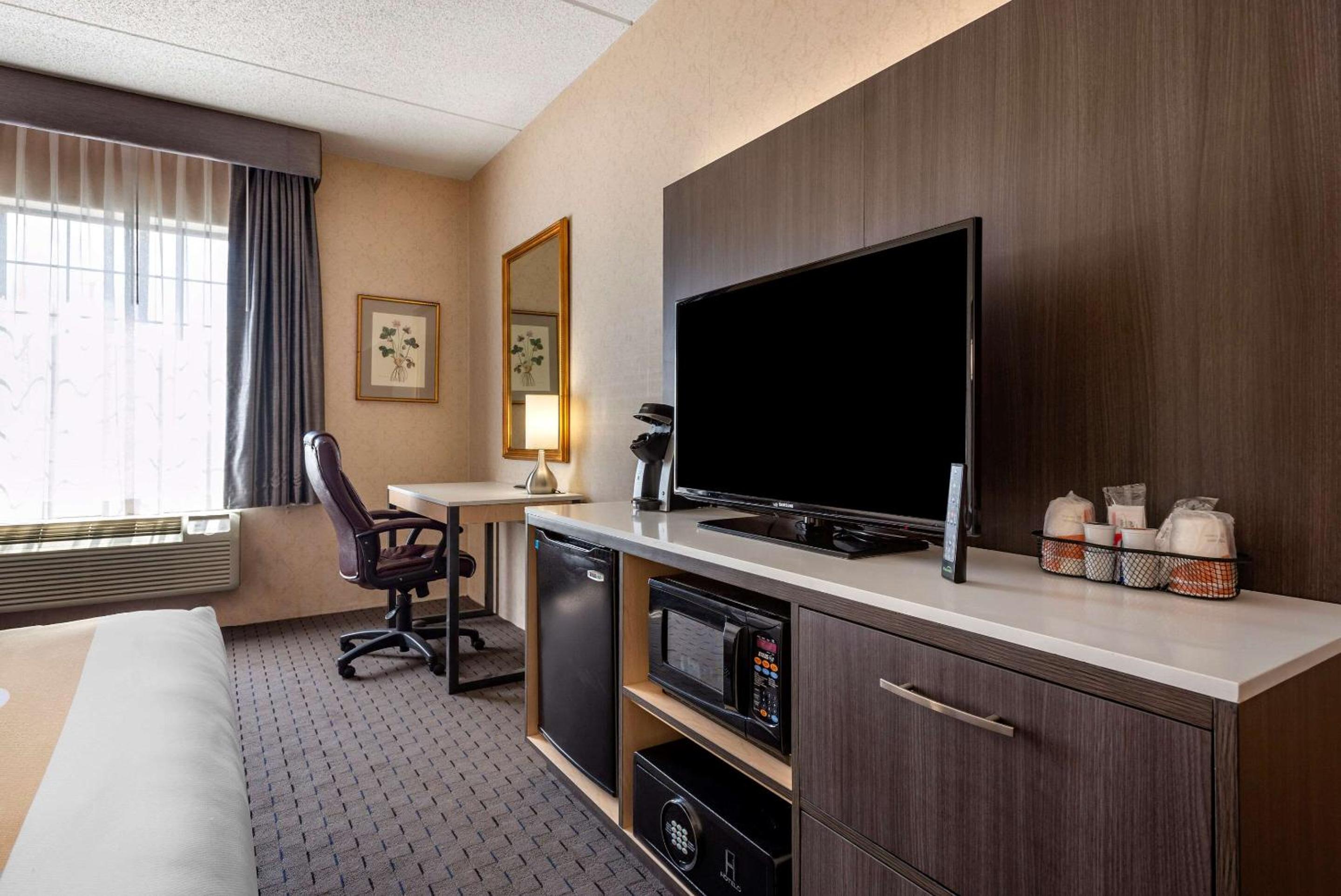 King Room with Spa Bath - Non-Smoking - Photo 2