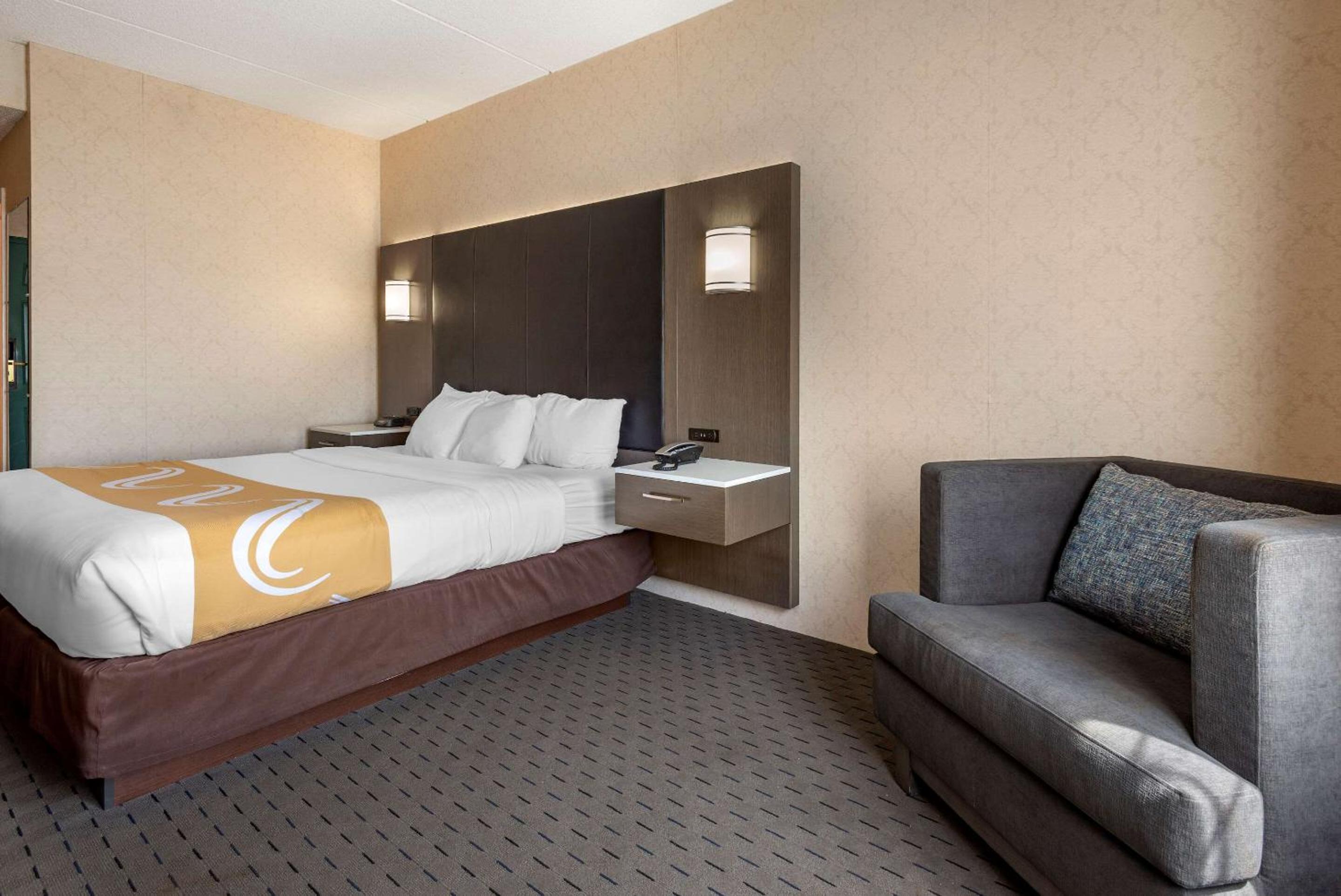 King Room with Spa Bath - Non-Smoking - Photo 3