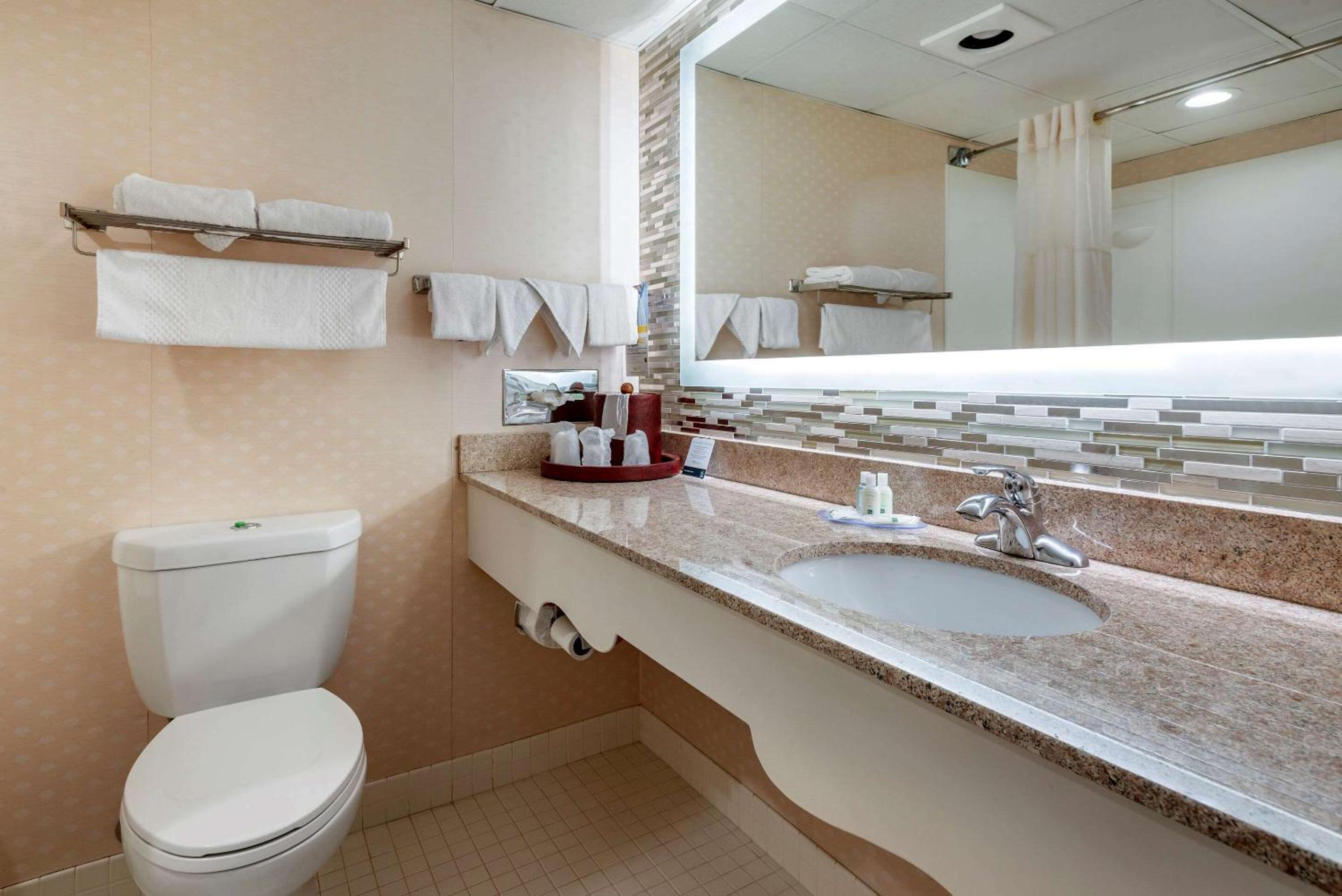 King Room with Spa Bath - Non-Smoking - Photo 4