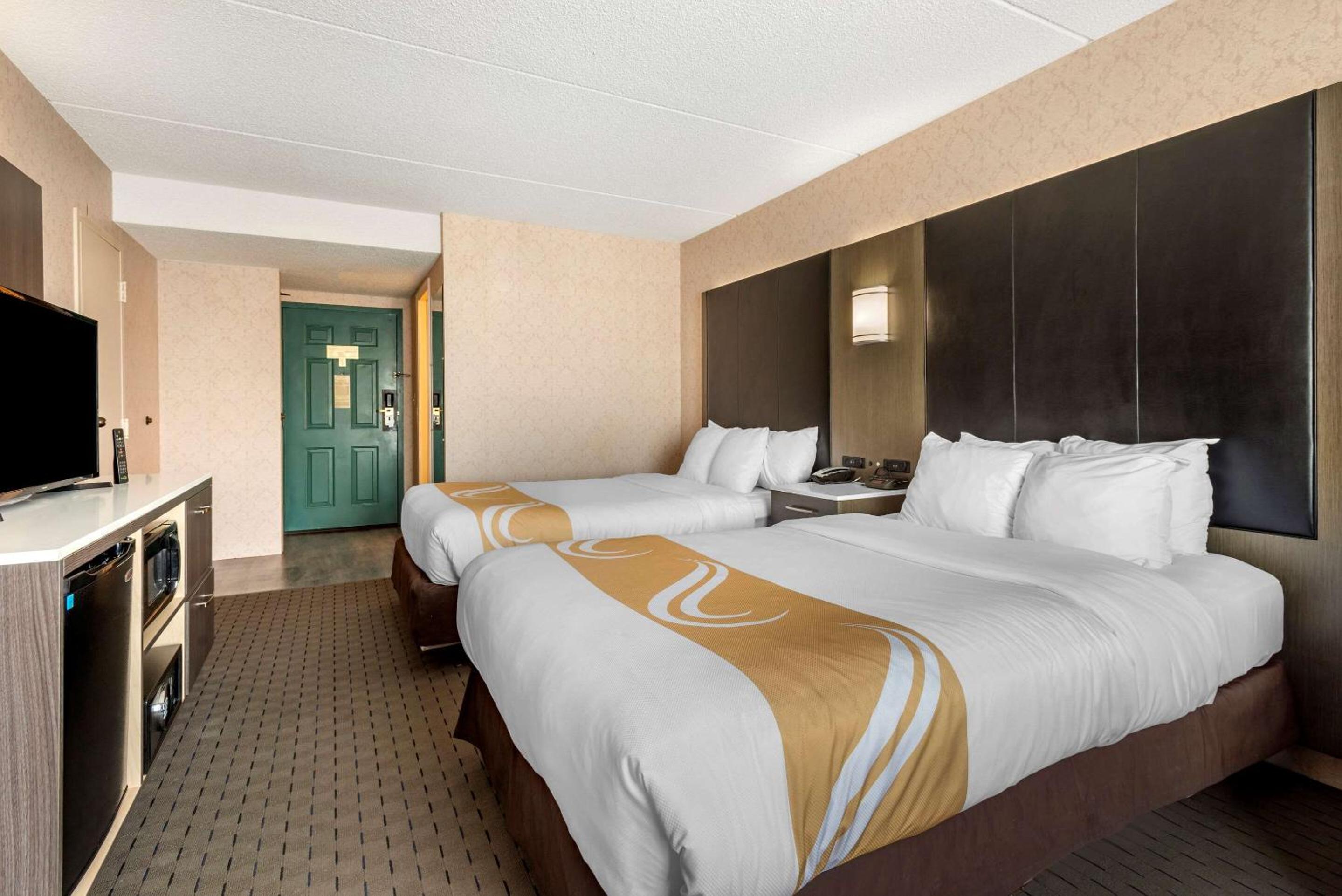 Double Room with Two Double Beds - Photo 3