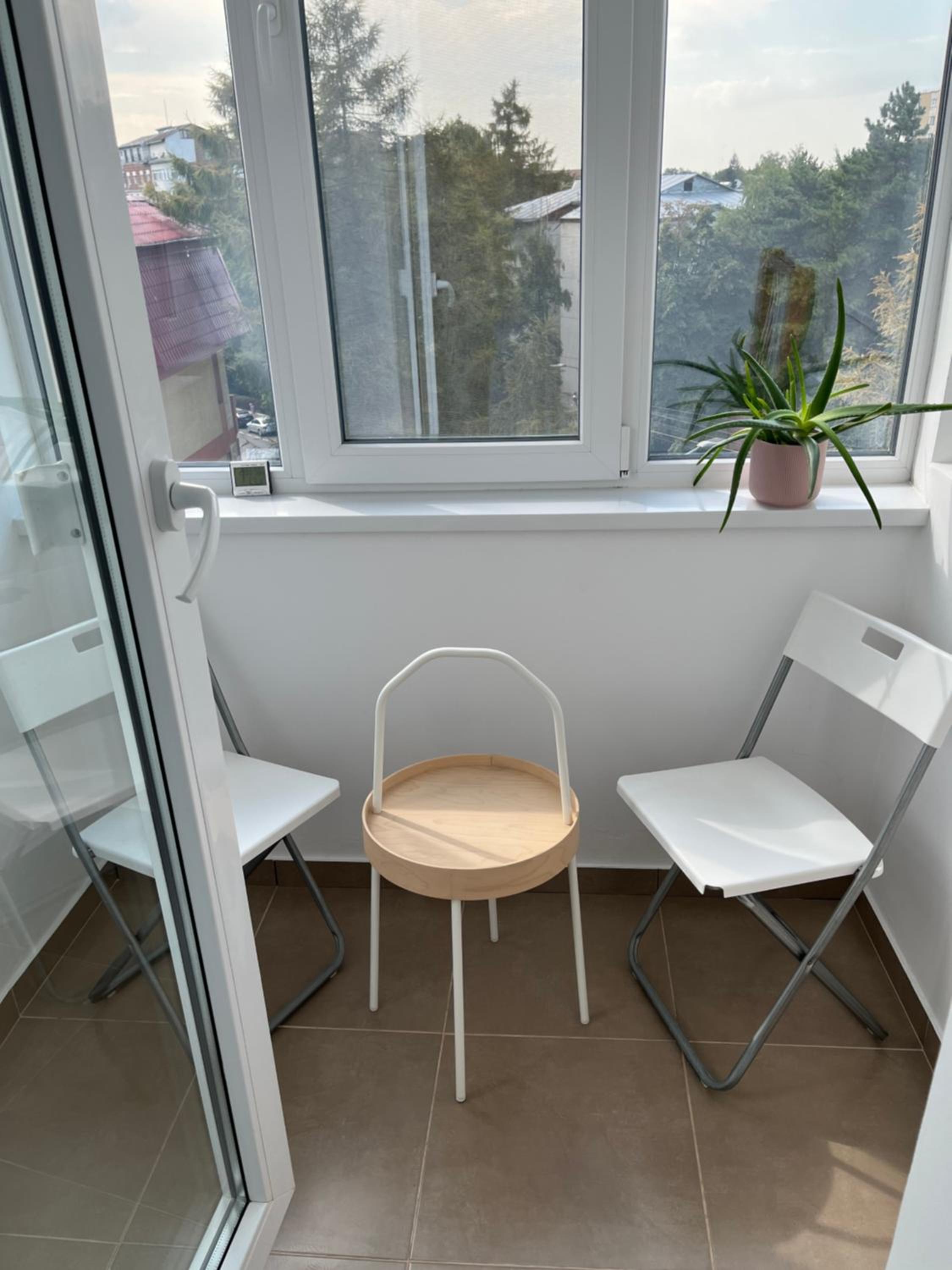 One-Bedroom Apartment - Photo 3