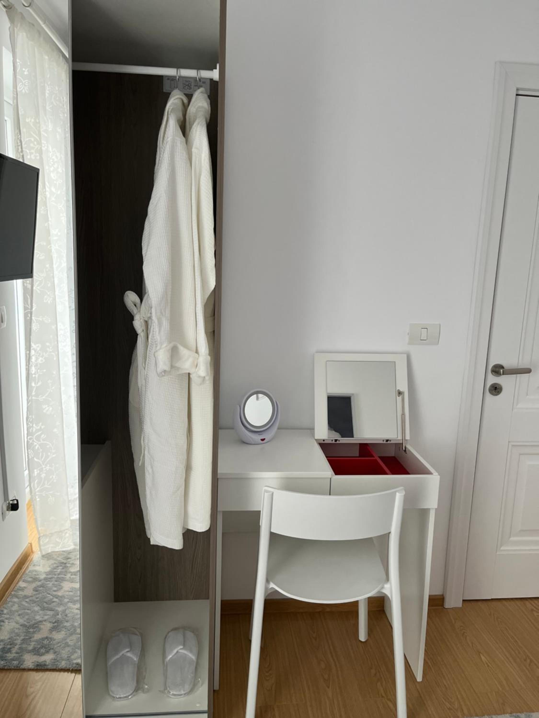 One-Bedroom Apartment - Photo 4