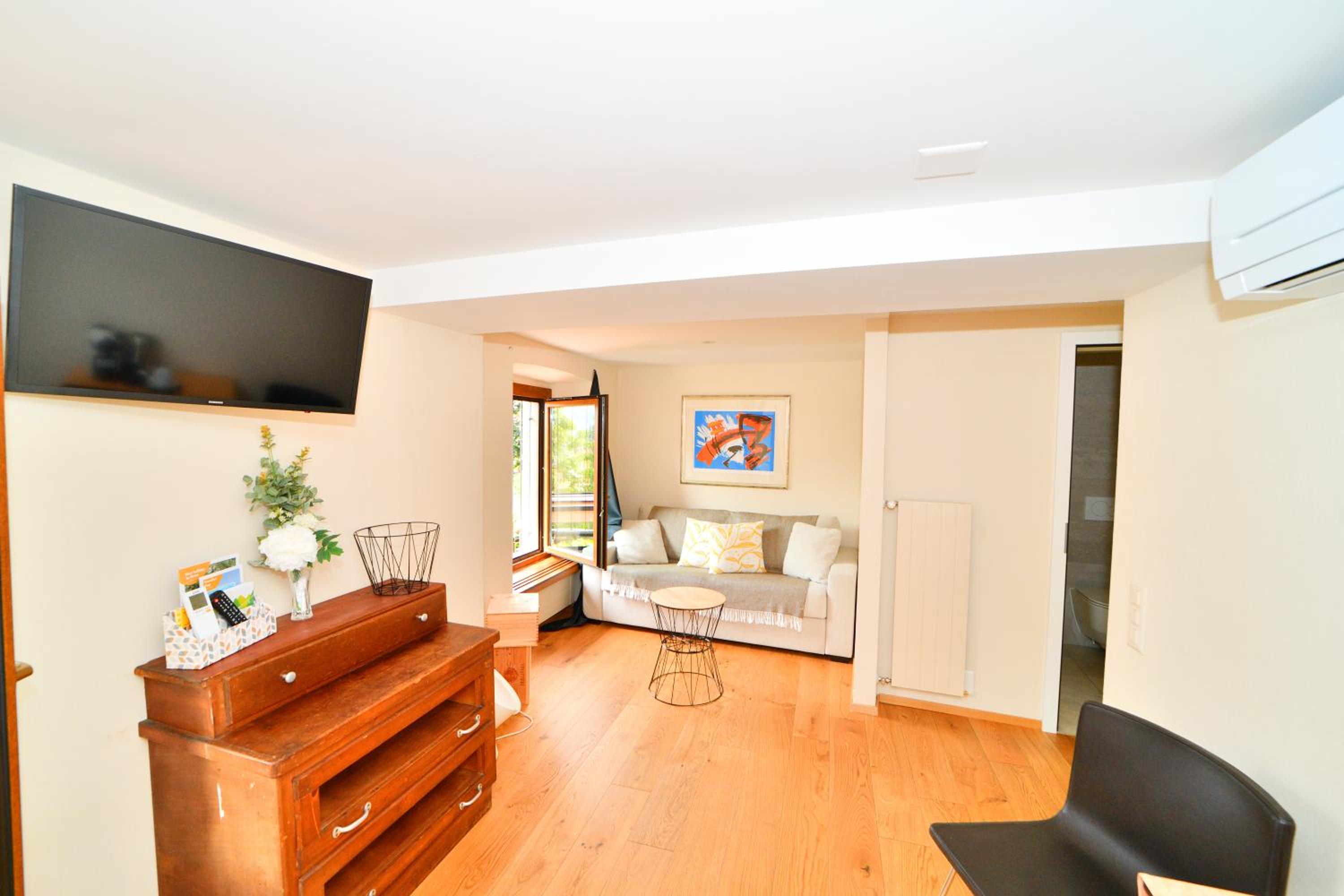 Large Double Room photo 3