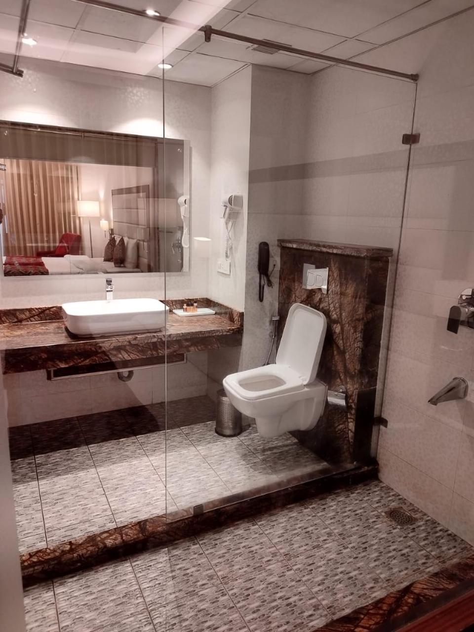 Deluxe King Room photo 2