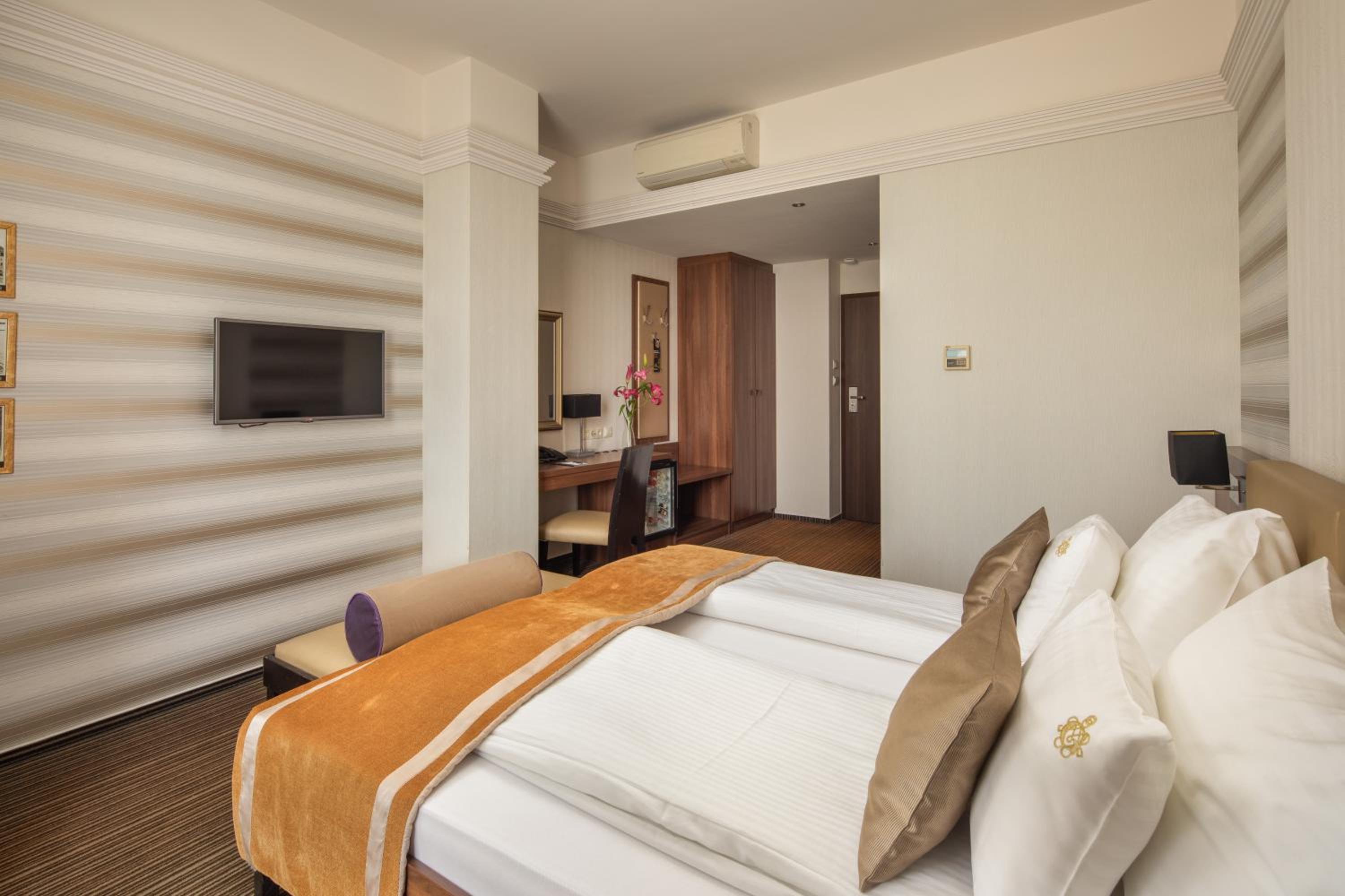 Superior Double or Twin Room photo 2