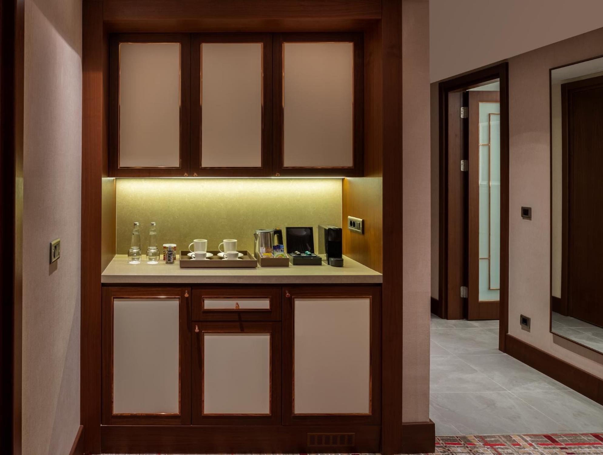 Corner Suite