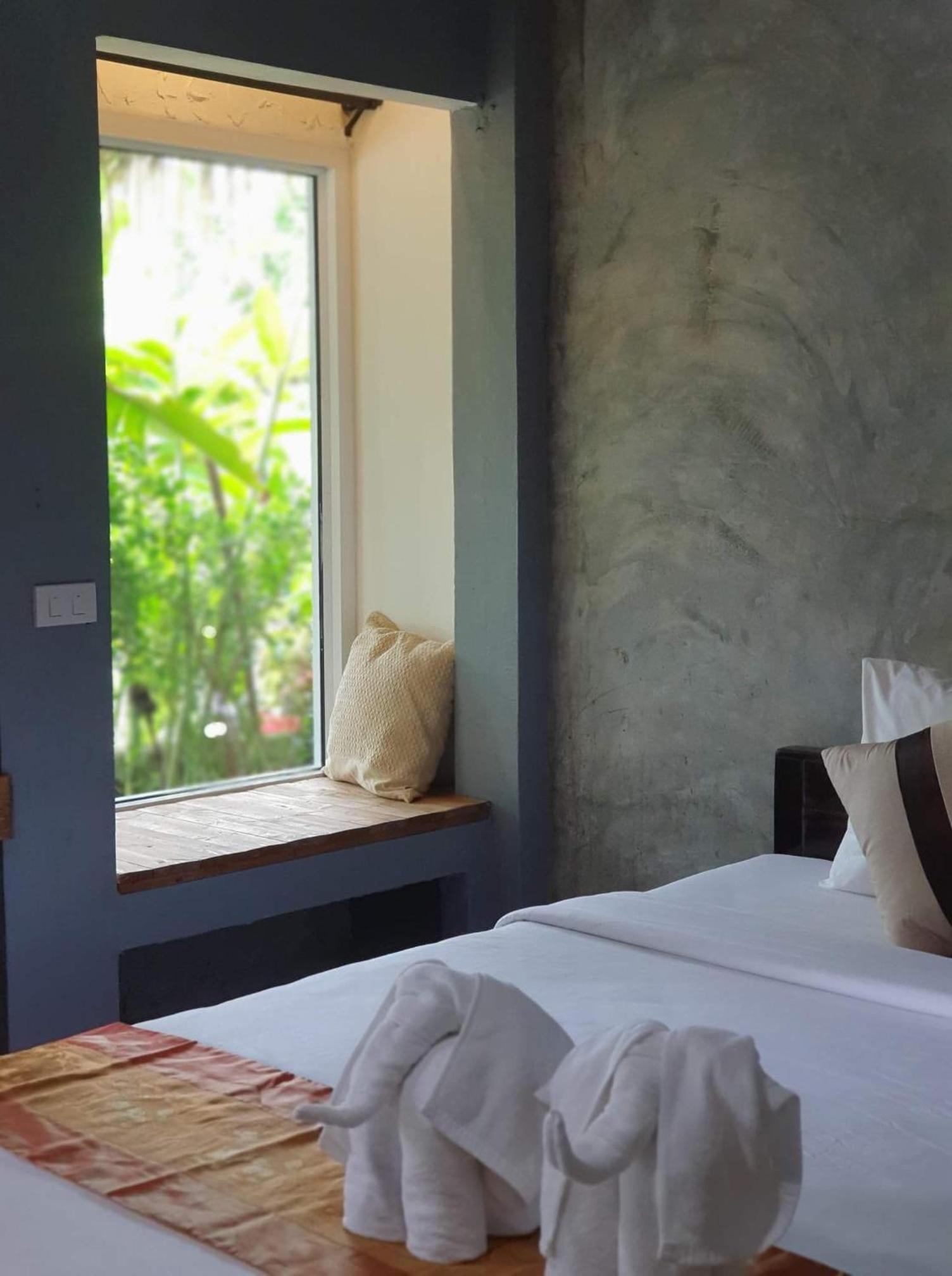 Standard King Room - Photo 7