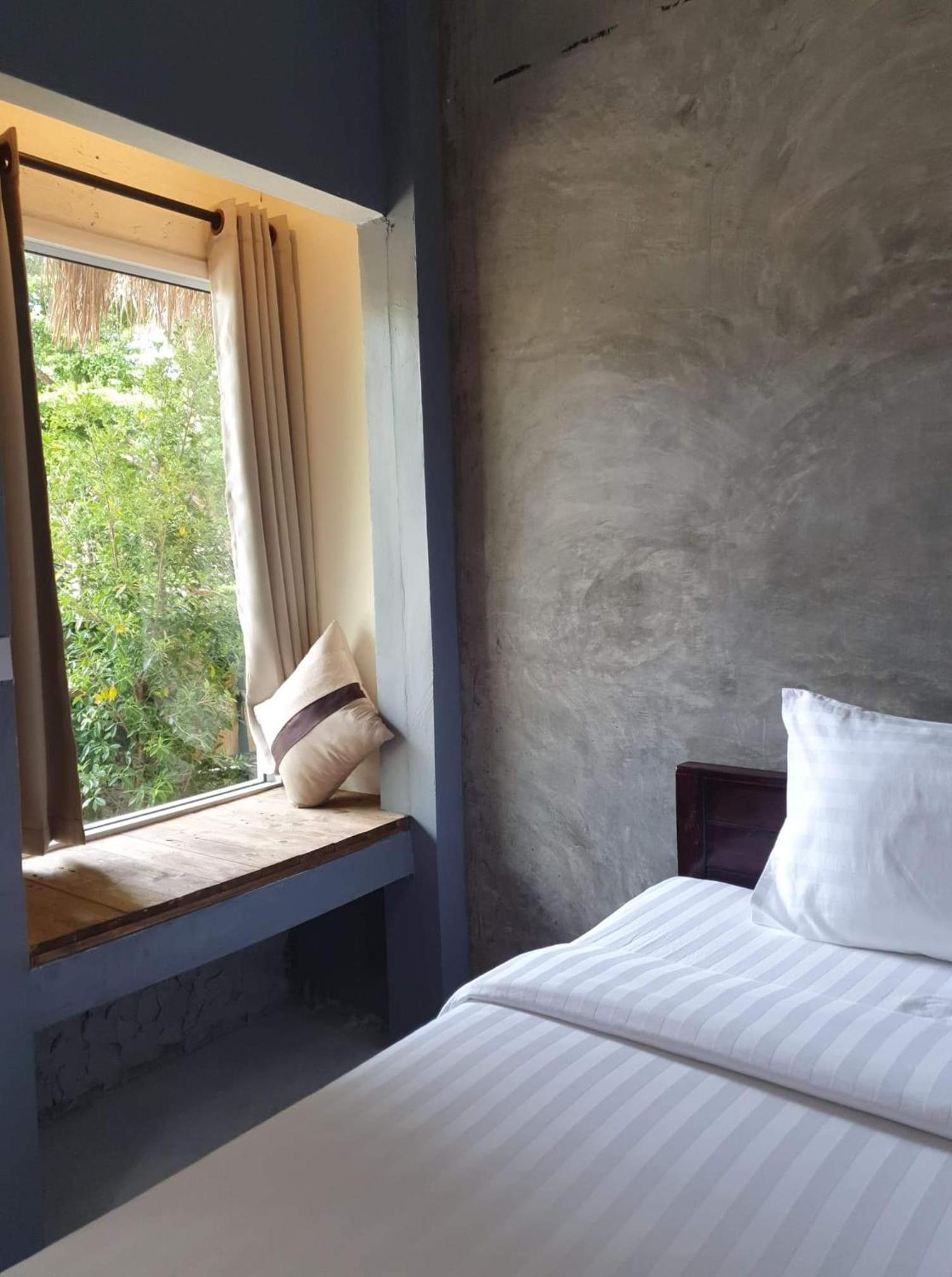 Standard King Room - Photo 5