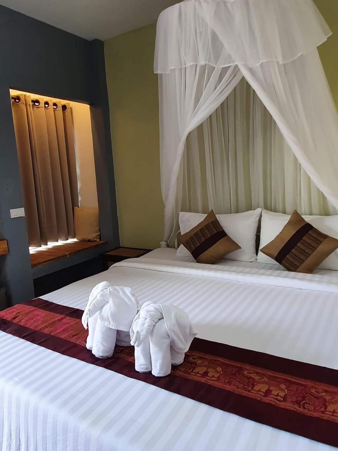 Standard King Room - Photo 4