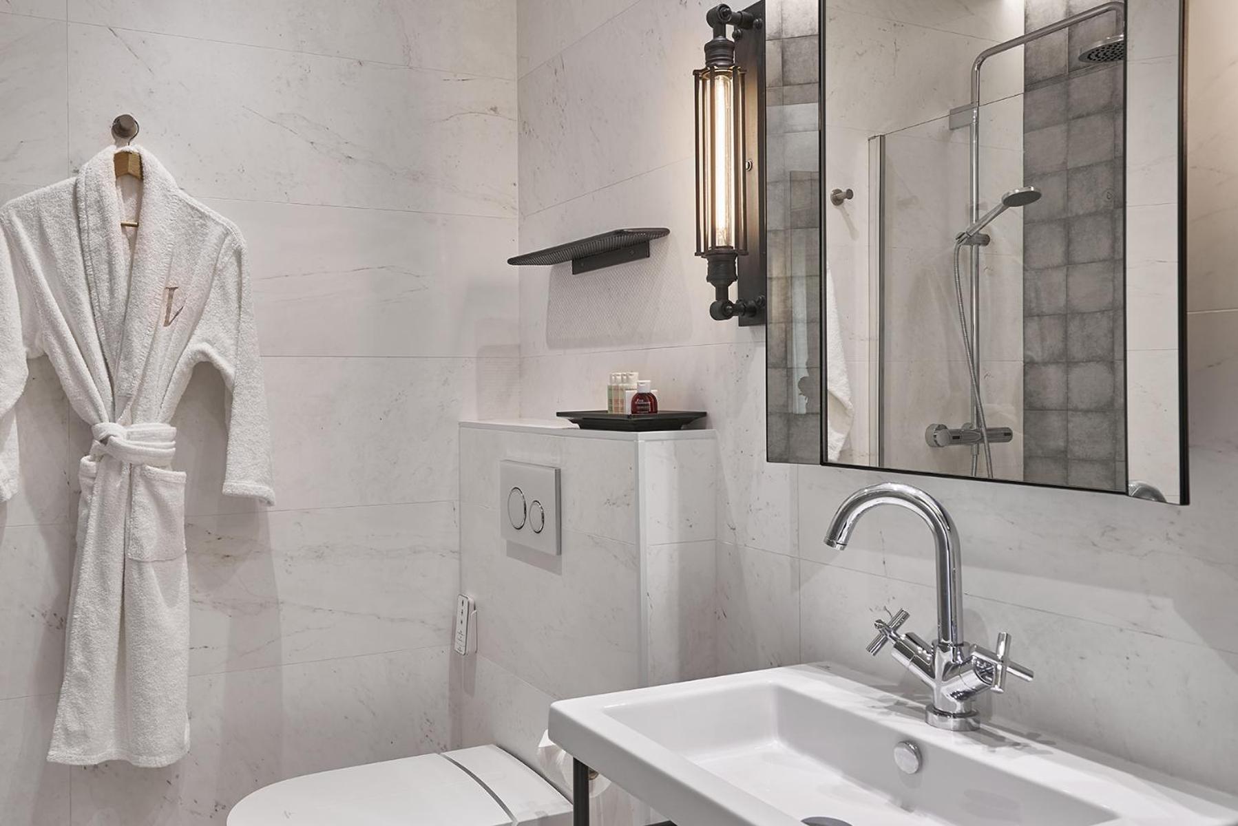 Junior Suite with Terrace - Photo 7