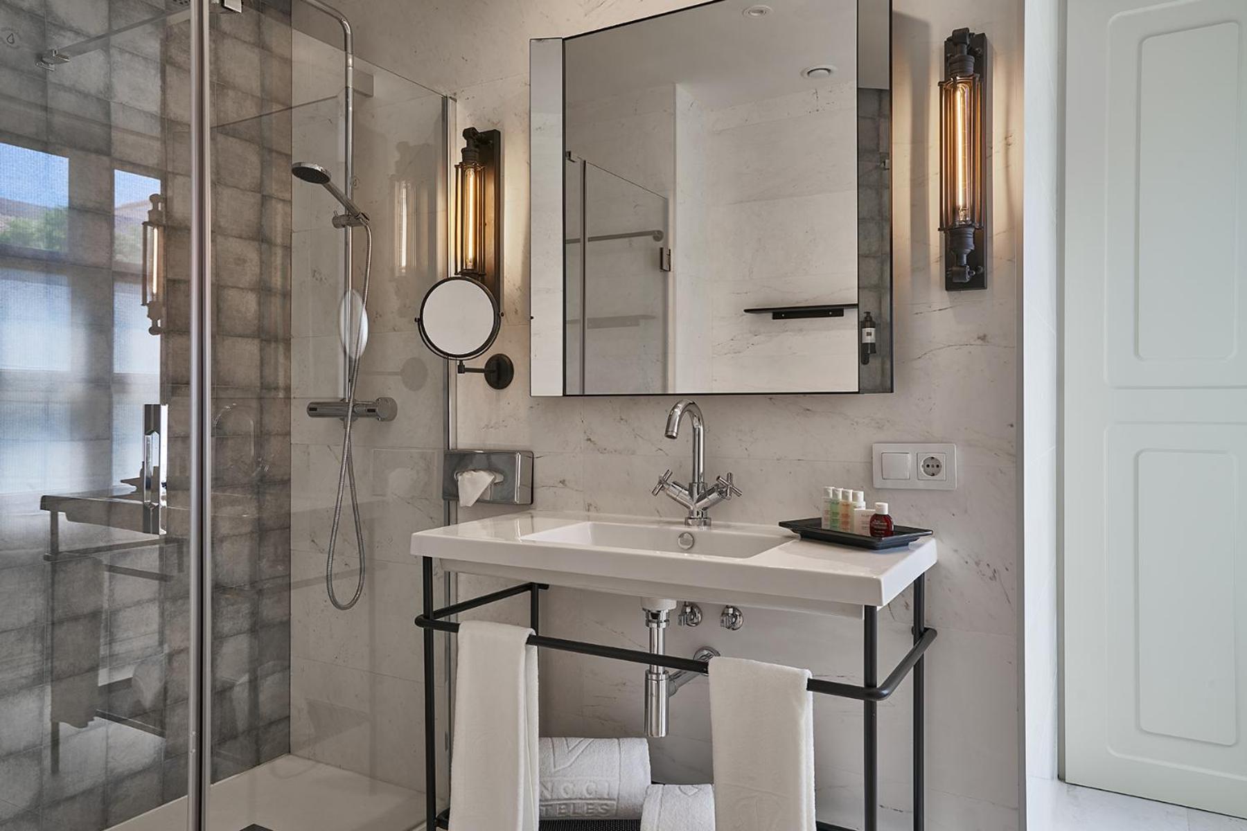 Junior Suite with Terrace - Photo 8