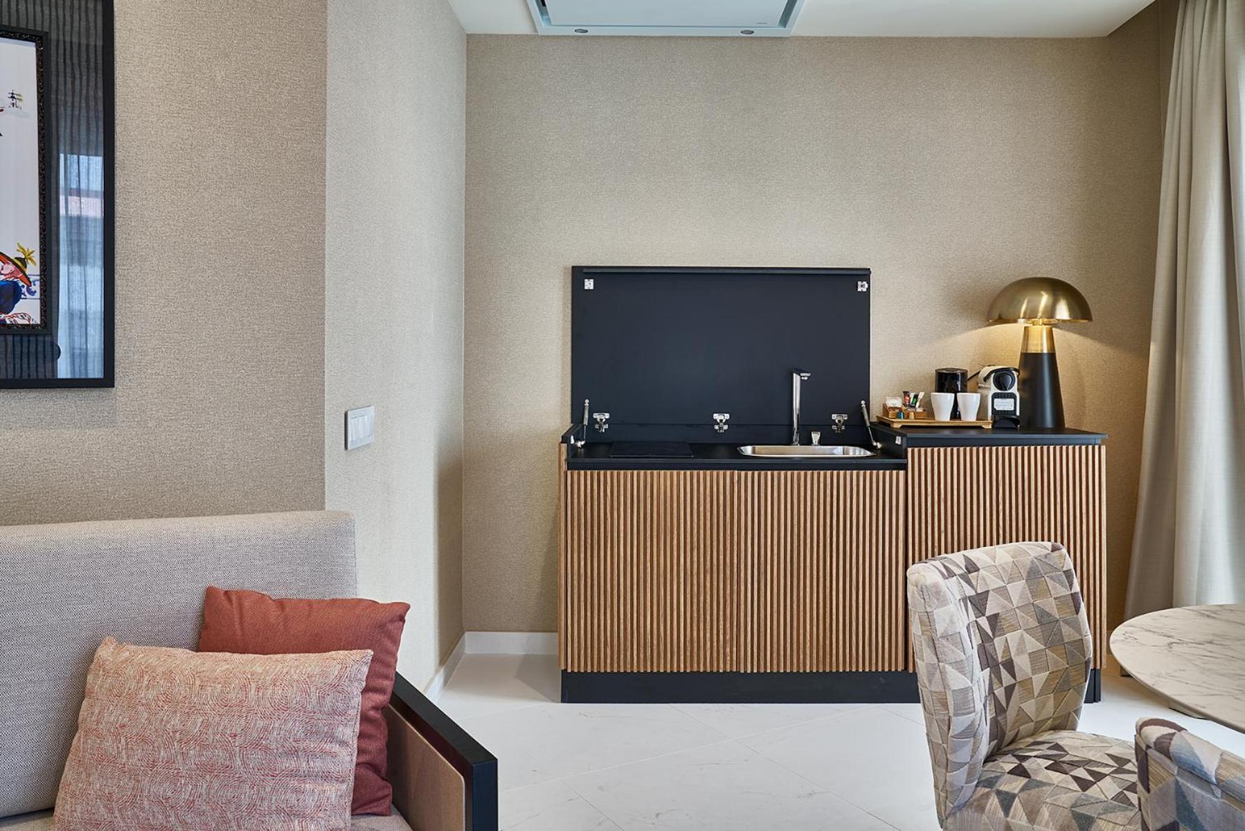 Junior Suite with Terrace - Photo 12