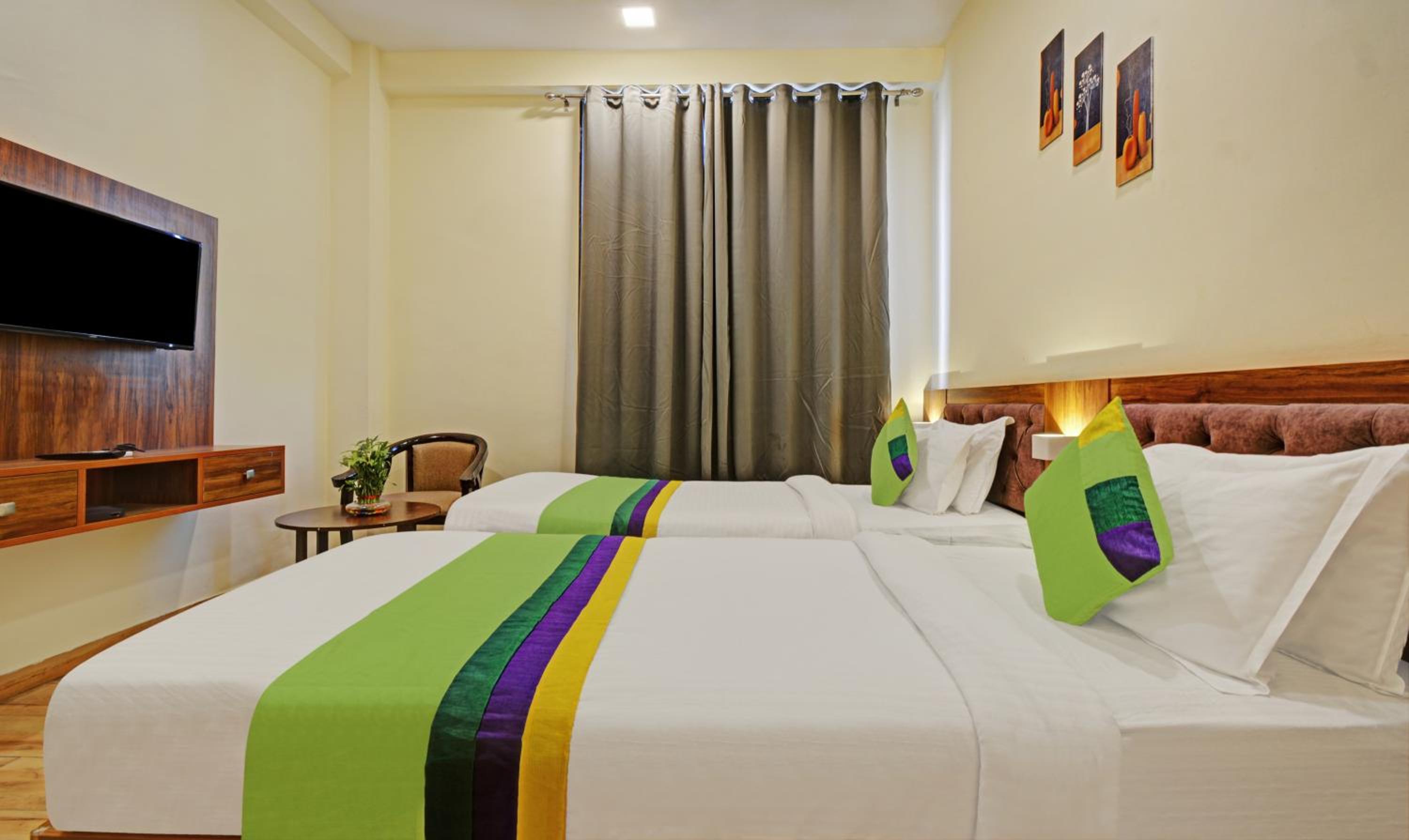 Deluxe Family Suite - Photo 1