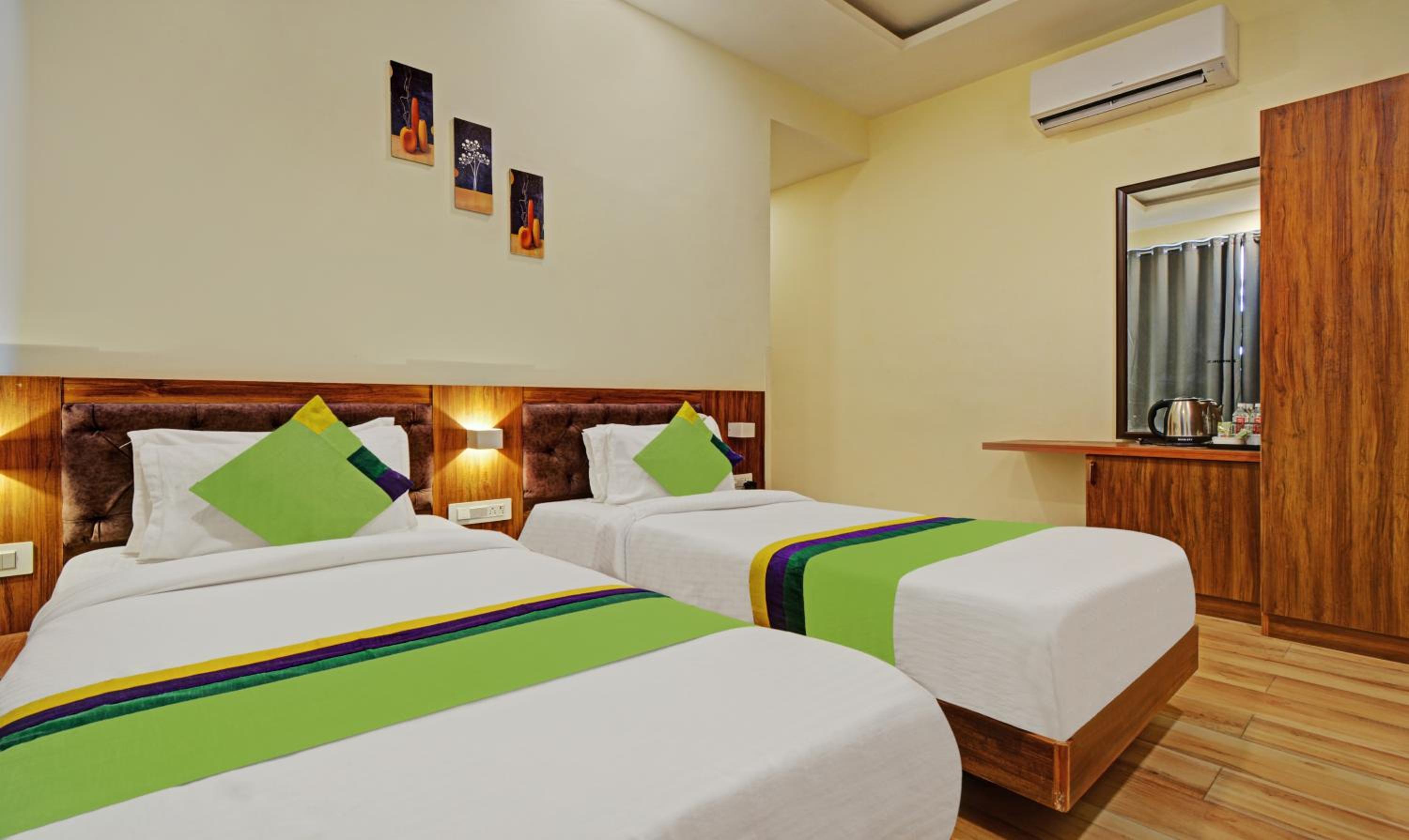 Deluxe Family Suite - Photo 4
