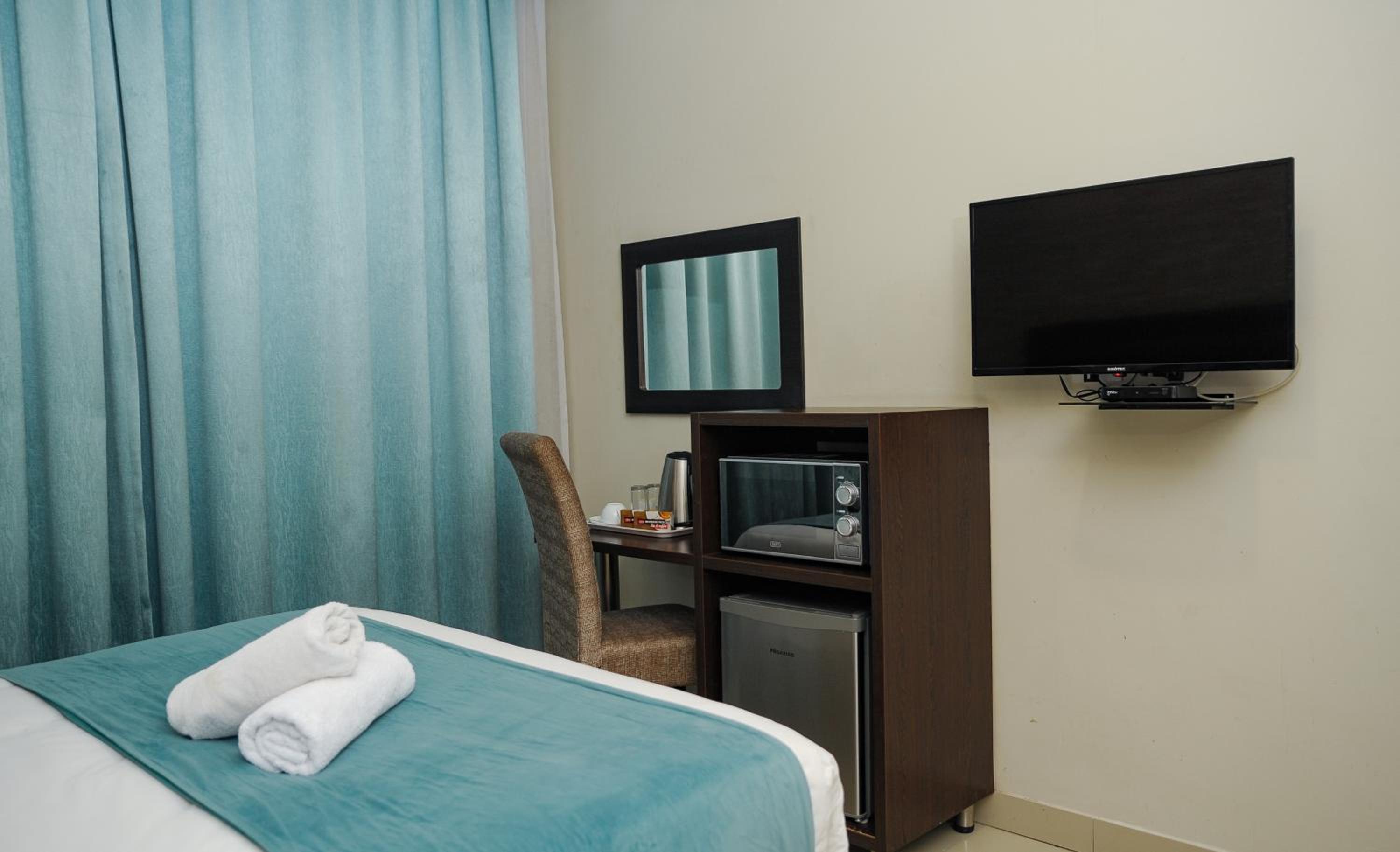 Queen Deluxe Room - Photo 8