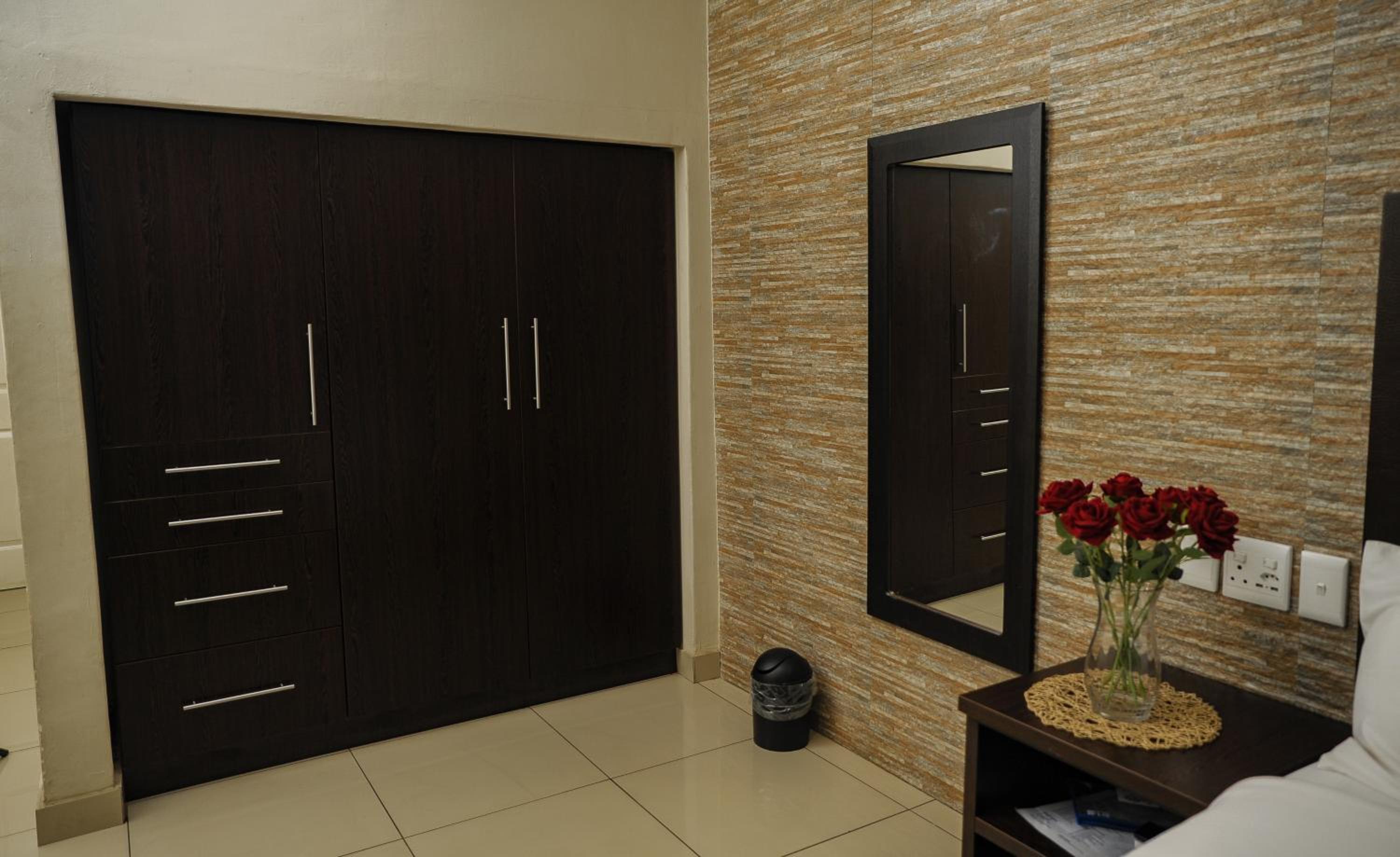 Self-Catering Room - Photo 9