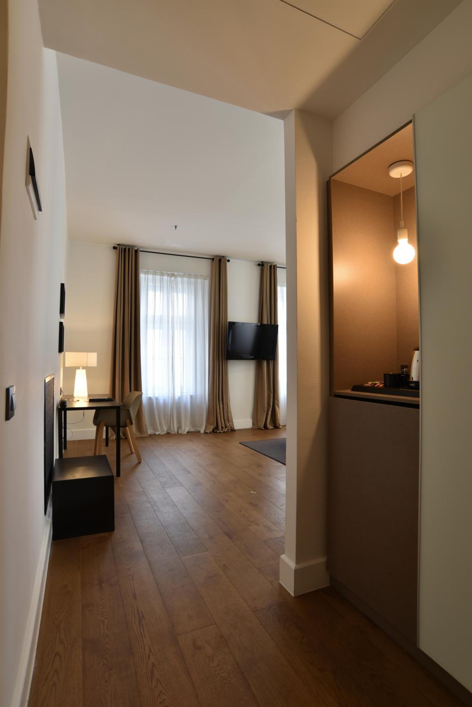 Premium Double Room - Photo 7