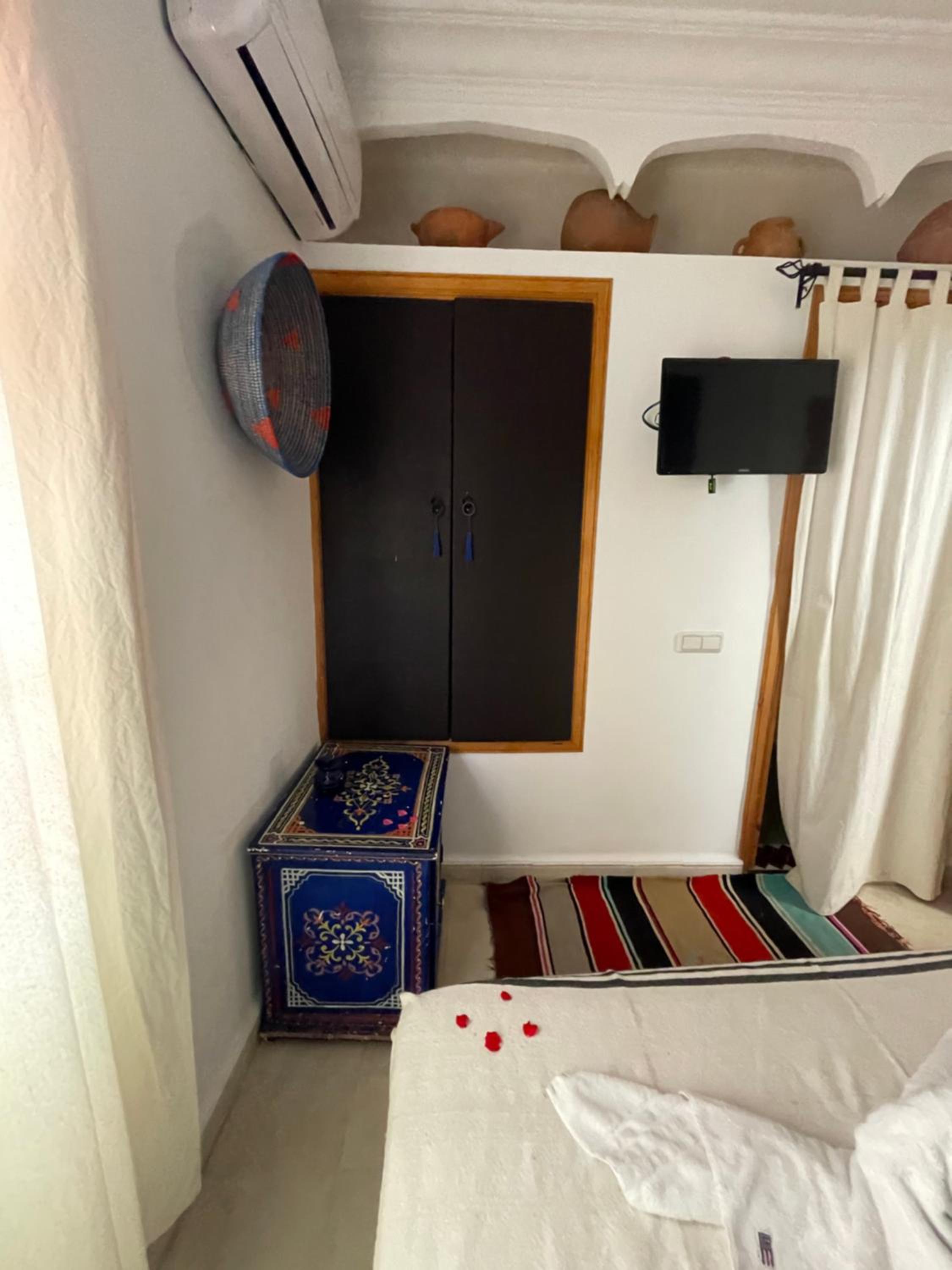 Double Room with Private Bathroom - Photo 3