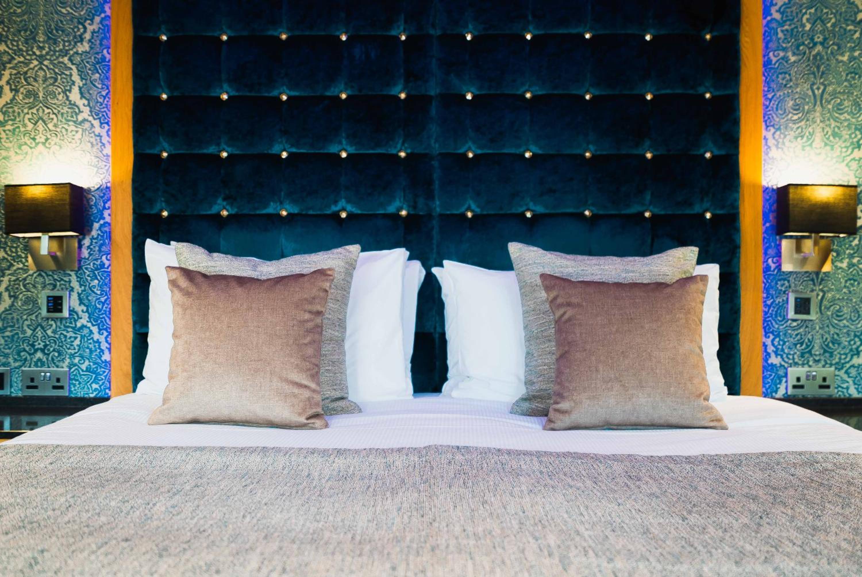 King Suite with Spa Bath - Photo 6