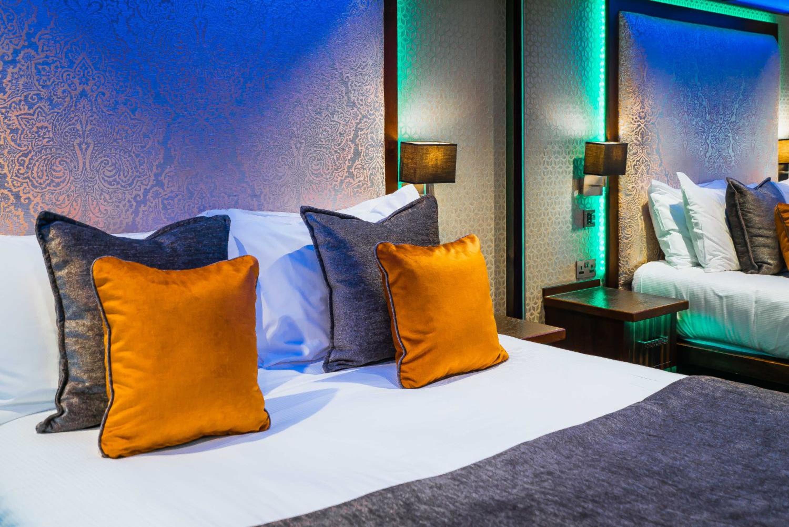 Suite with Spa Bath photo 2