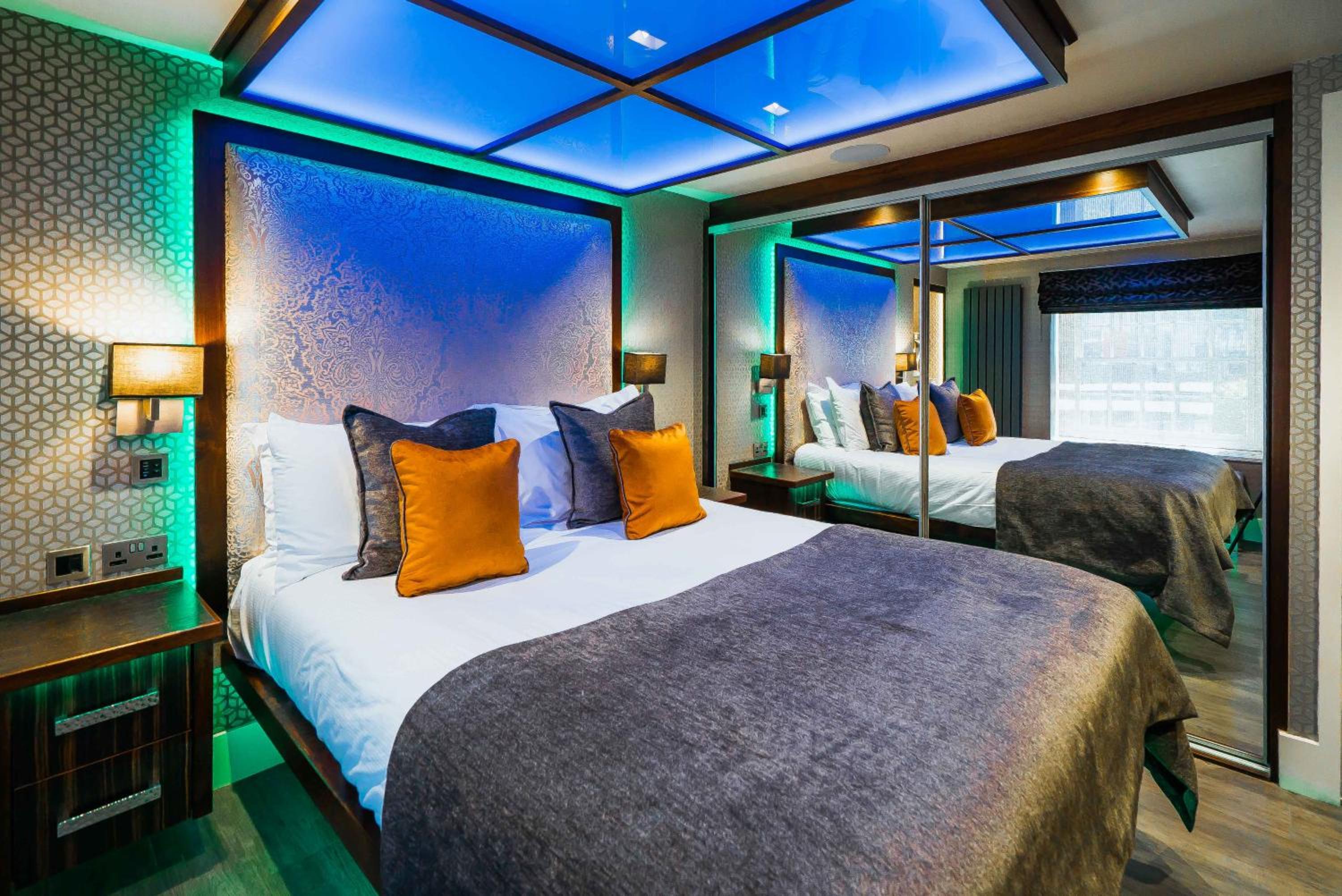 Suite with Spa Bath photo 1