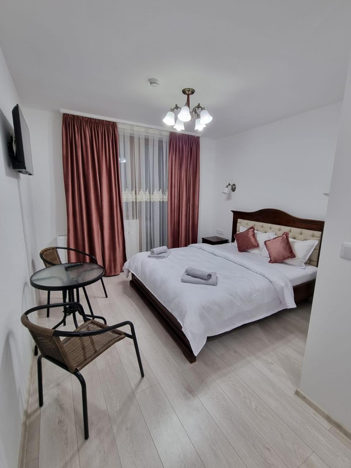 Double Room with Private Bathroom - Photo 1