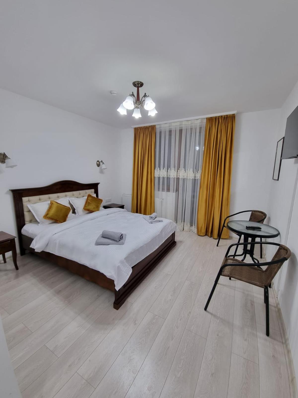 Double Room with Private Bathroom - Photo 3