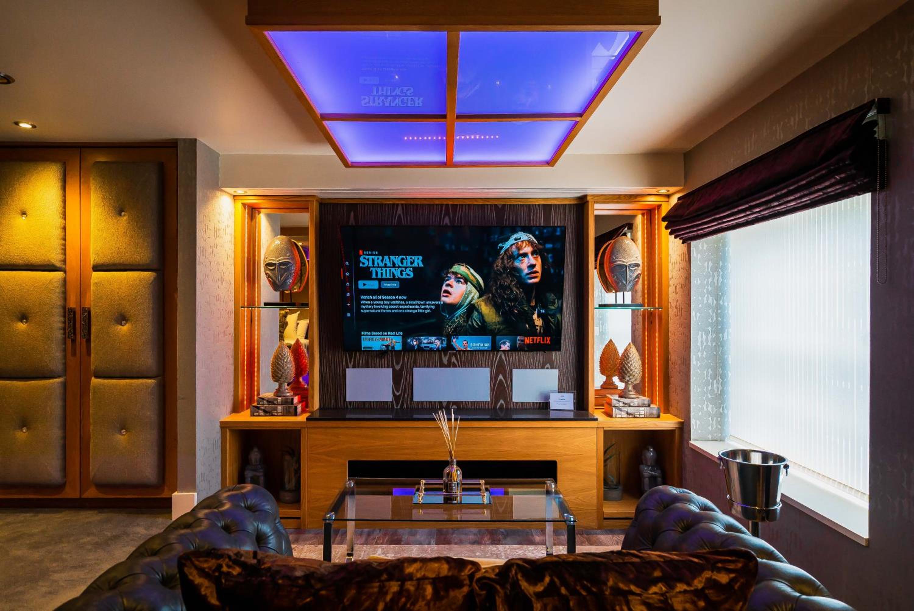 Suite with Hot Tub - Photo 8