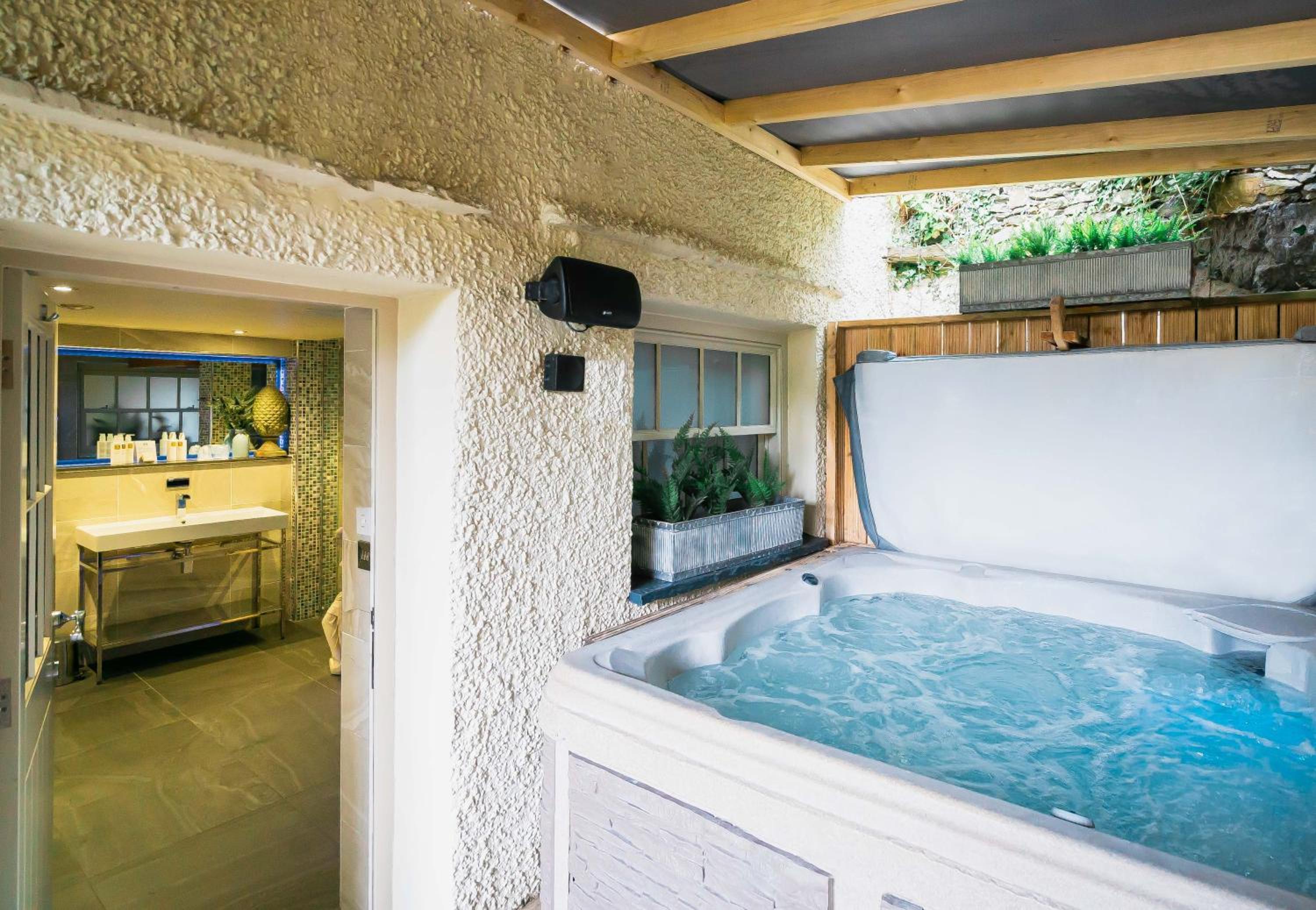 Suite with Hot Tub - Photo 13