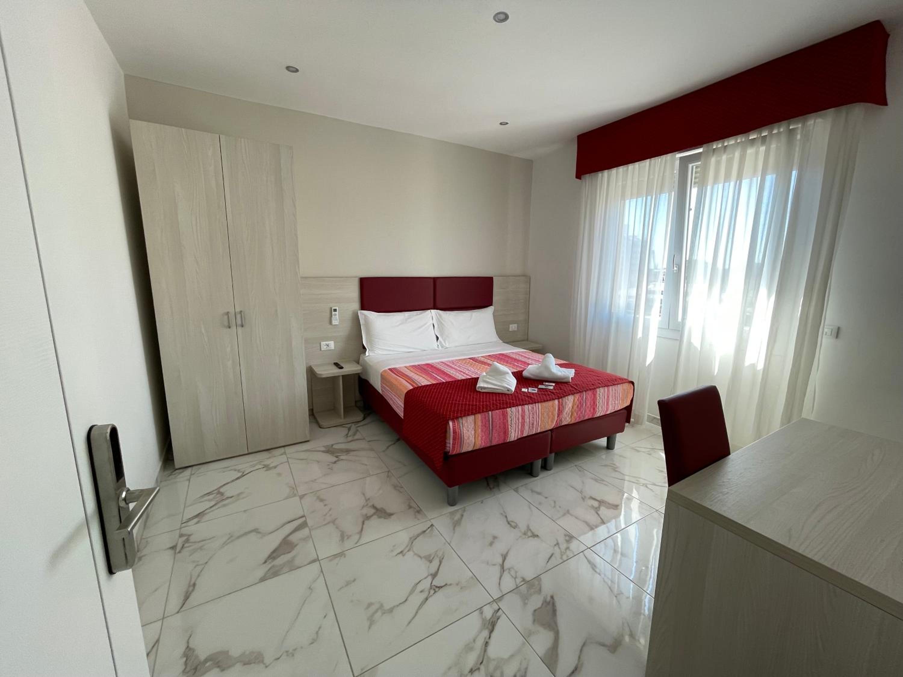 Double Room - Photo 8