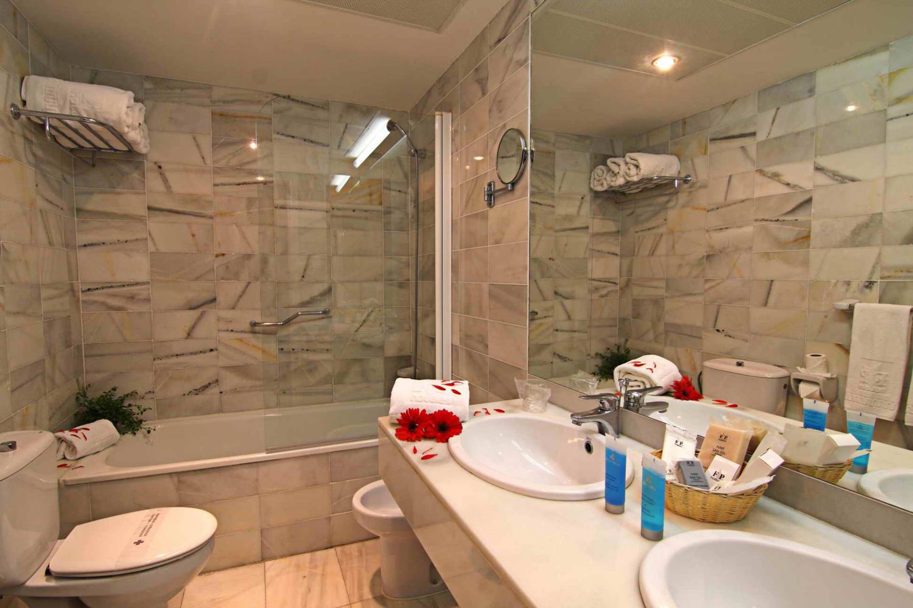 Double or Twin Room - Photo 9