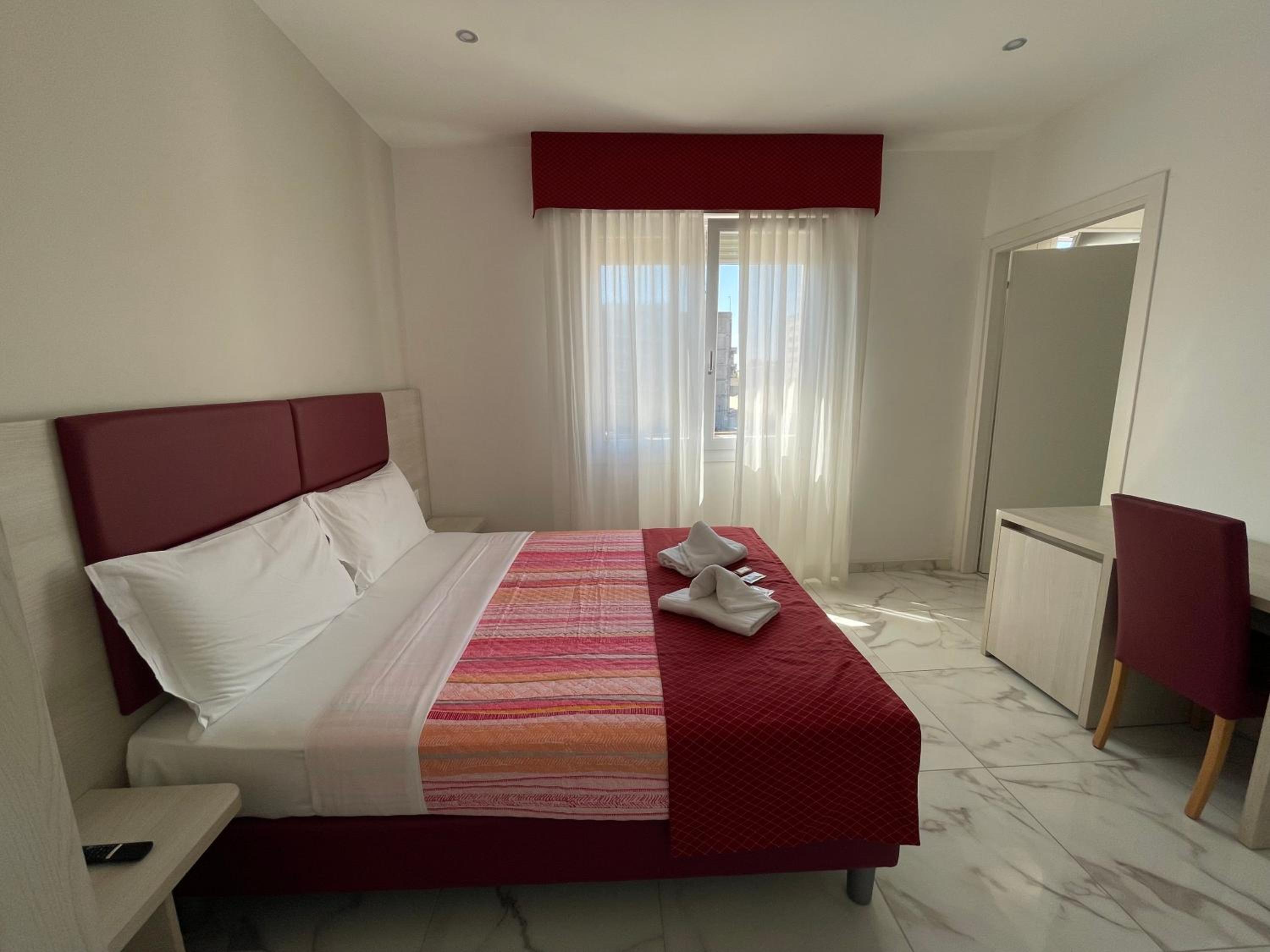Double Room - Photo 6