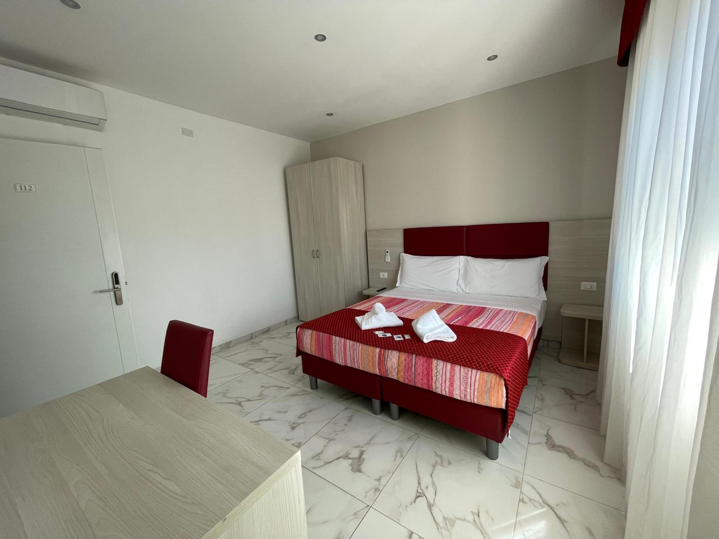 Double Room - Photo 4