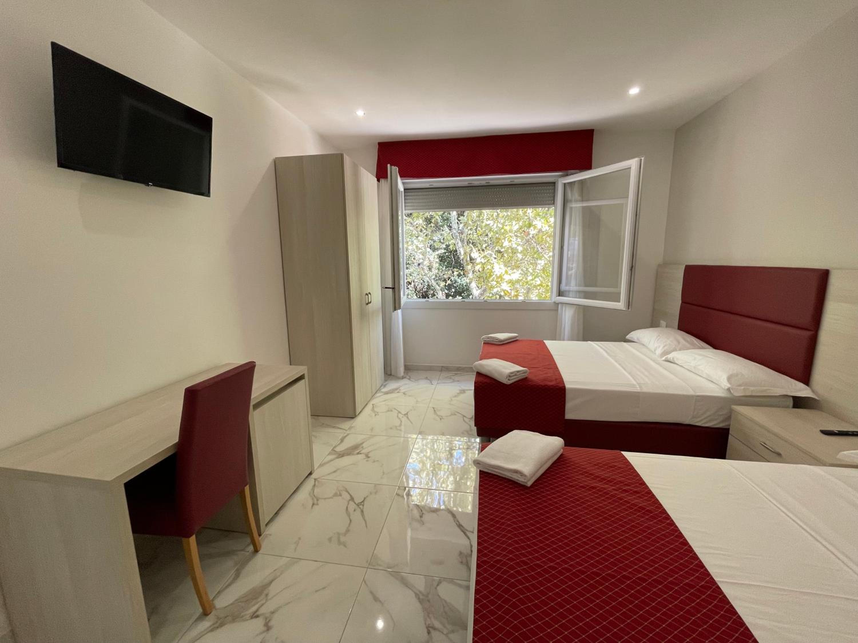 Quadruple Room - Photo 4