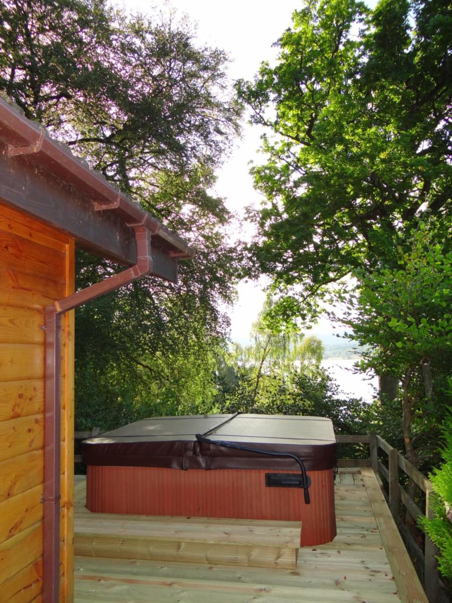 Chalet with Hot Tub photo 2