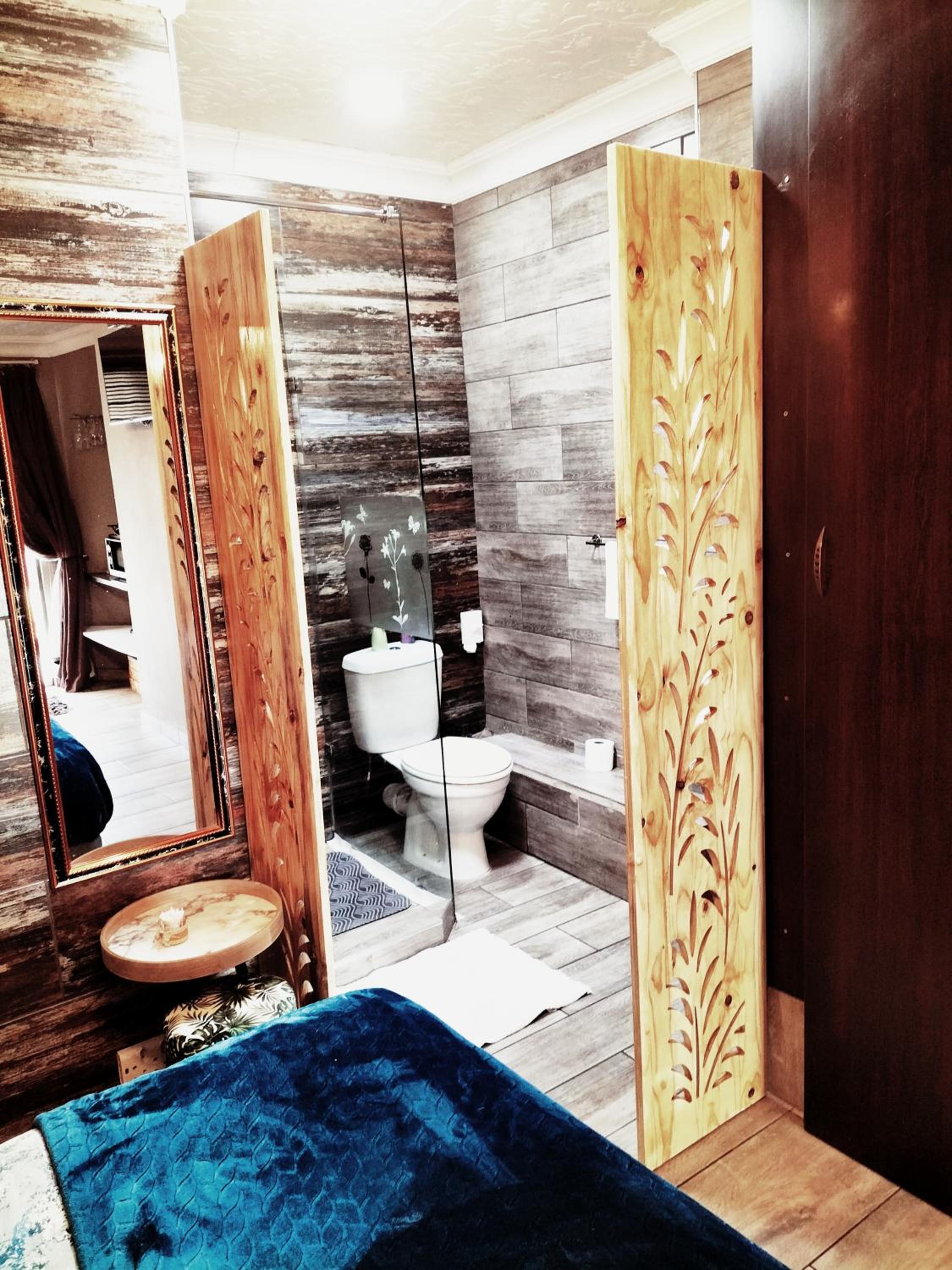 Economy Queen Room - Photo 11