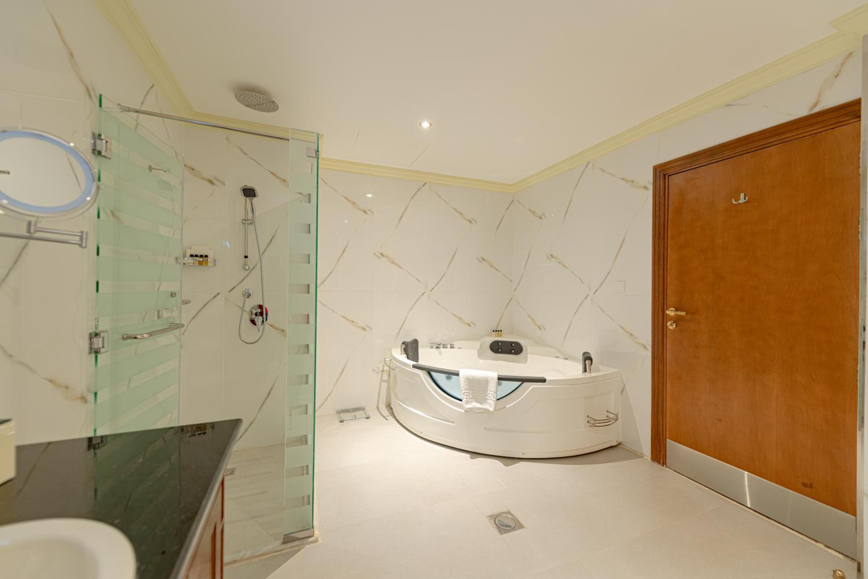Executive Suite with panoramic view and Jacuzzi - Photo 4