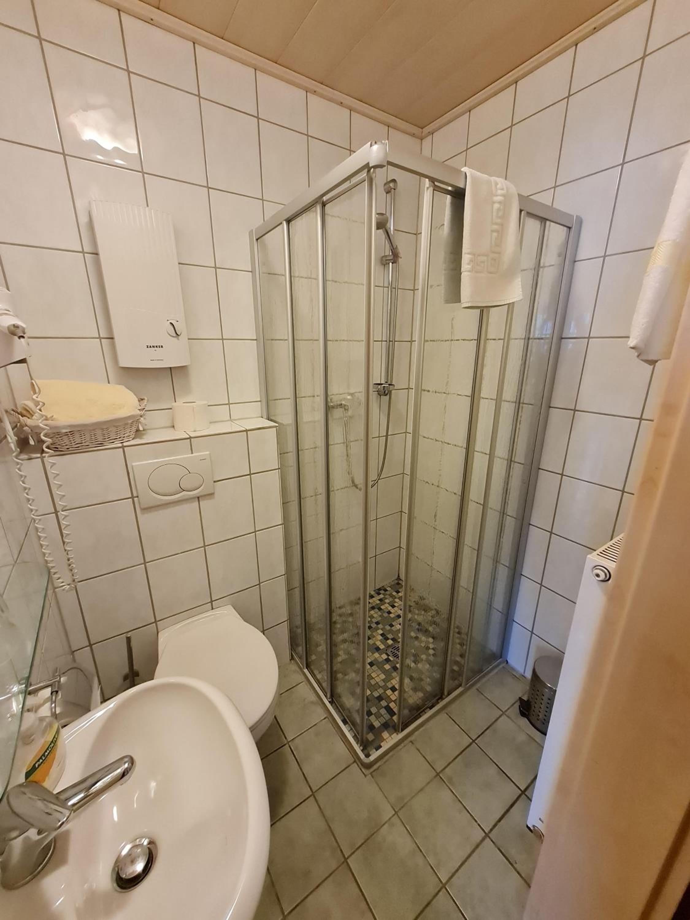 Standard Double Room - Photo 2